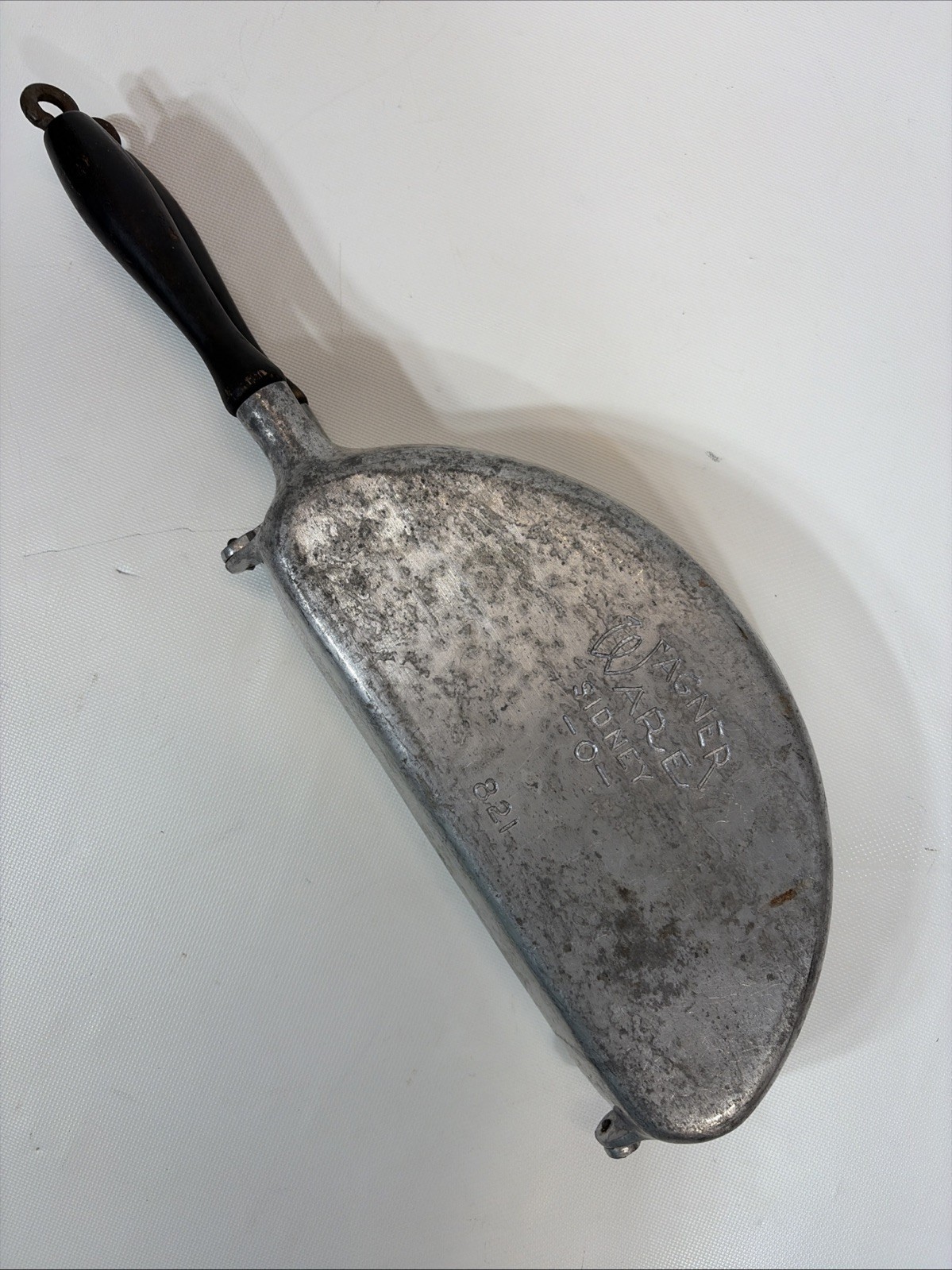 Wagner Ware Mangalite Sidney O- 821 Omelette Pan Very Nice Wagner Ware Mangalite Sidney O- 821 Omelette Pan Very Nice
