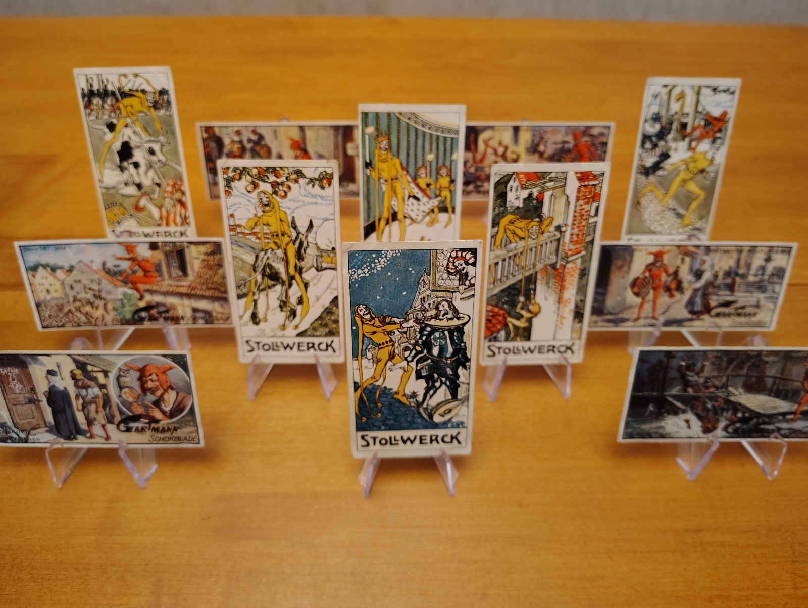 1911 Stollwerck 495 The Yellow Fool and 1900s Gartmann 587 Jesters trade cards