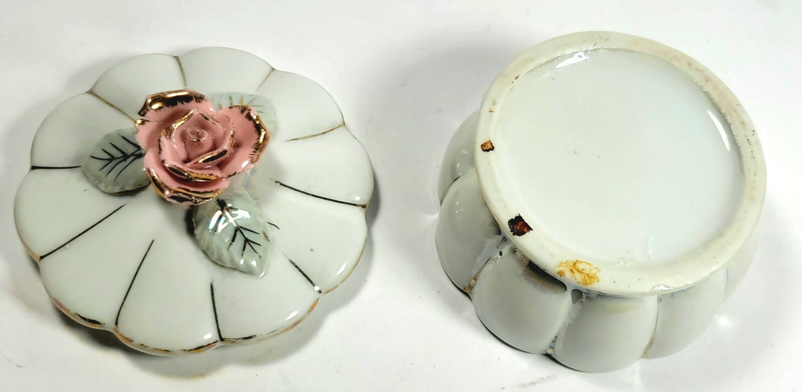 Vintage Porcelain/Ceramic Trinket Dish with Rose on Top of Dish Cover Top