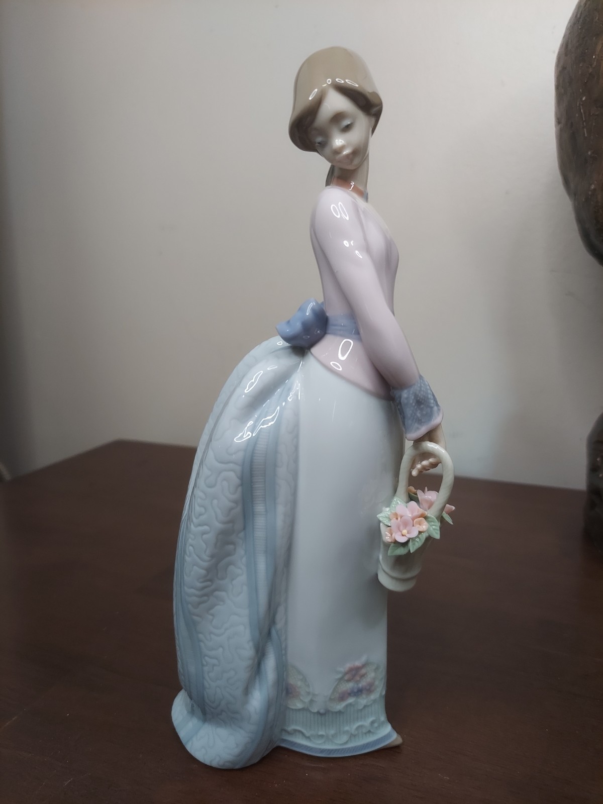 Lladro Society Figurine BASKET OF LOVE LADY GIRL WITH FLOWER BASKET #7622