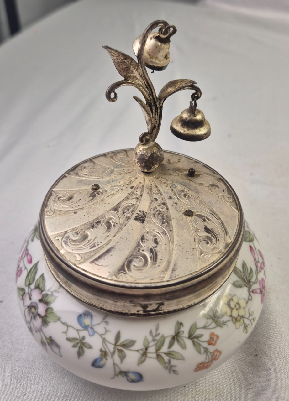 K&A Krautheim Selb Bavaria Germany Porcelin Musical Powder Dresser Jar - WORKS