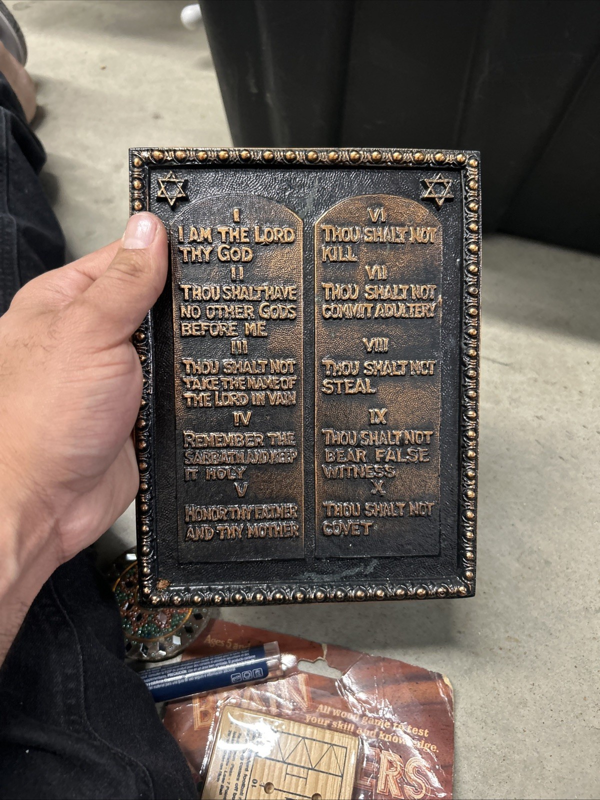 VINTAGE BRONZED PLAQUE WITH THE 10 COMMANDMENTS. 8 1/4\ VINTAGE BRONZED PLAQUE WITH THE 10 COMMANDMENTS. 8 1/4\