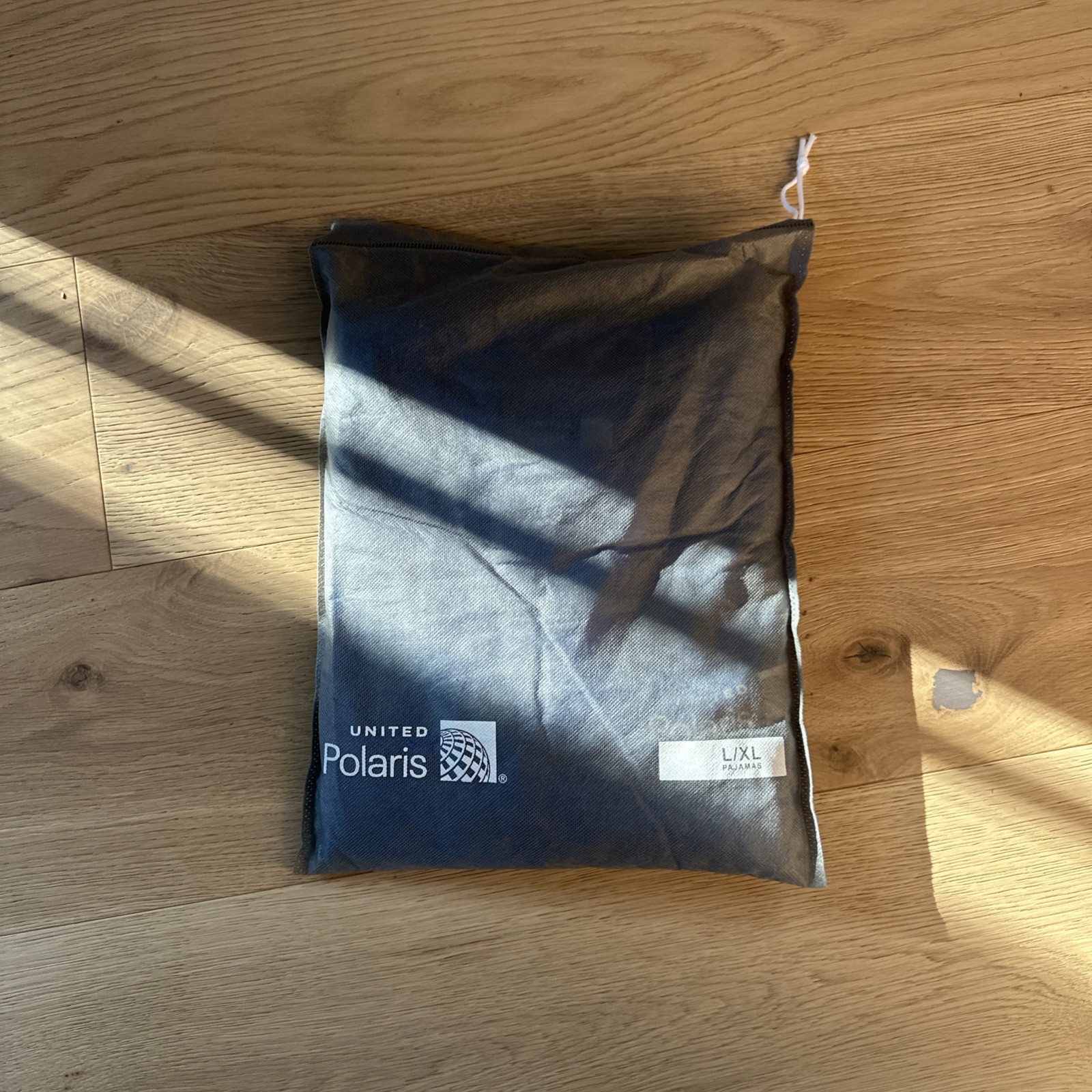 New United Airlines ..Polaris Business Class Pajamas Sleep Set Sz L/XL Sealed