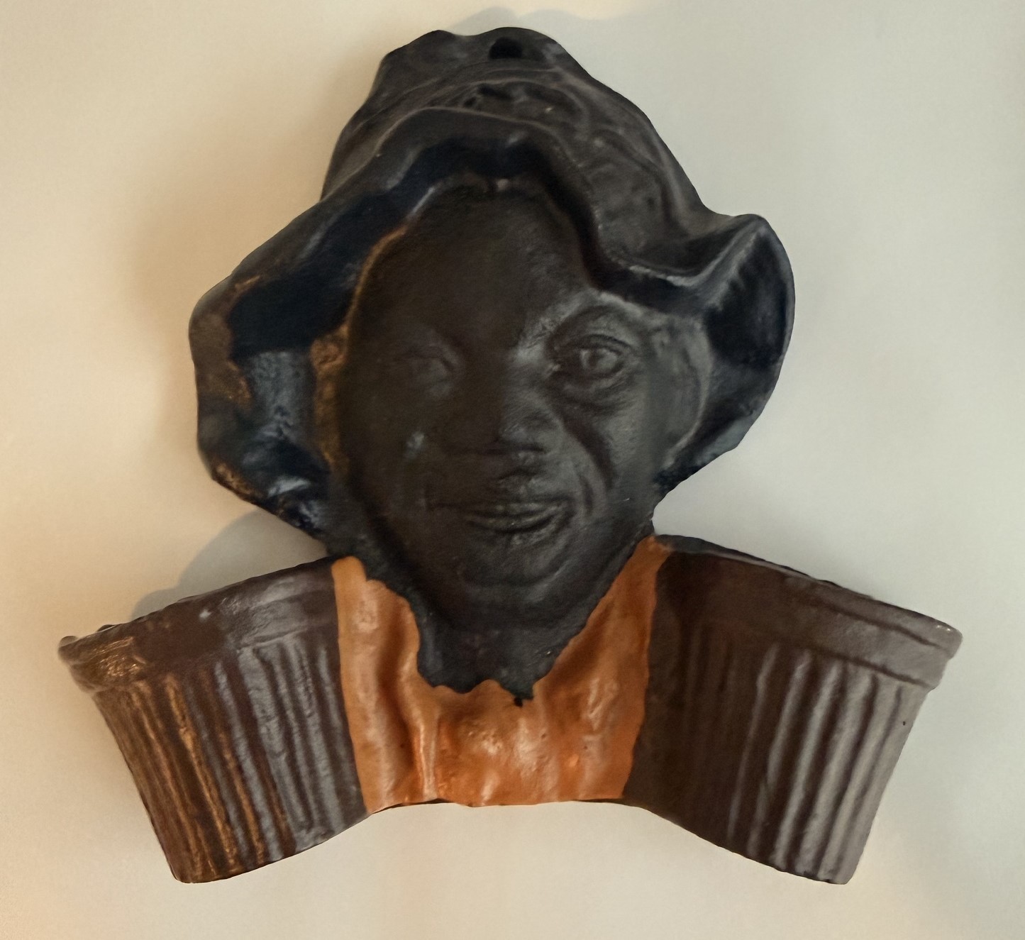 VINTAGE AMERICANA - Vintage Cast Iron Black Double Wall Match Holder Figural Man