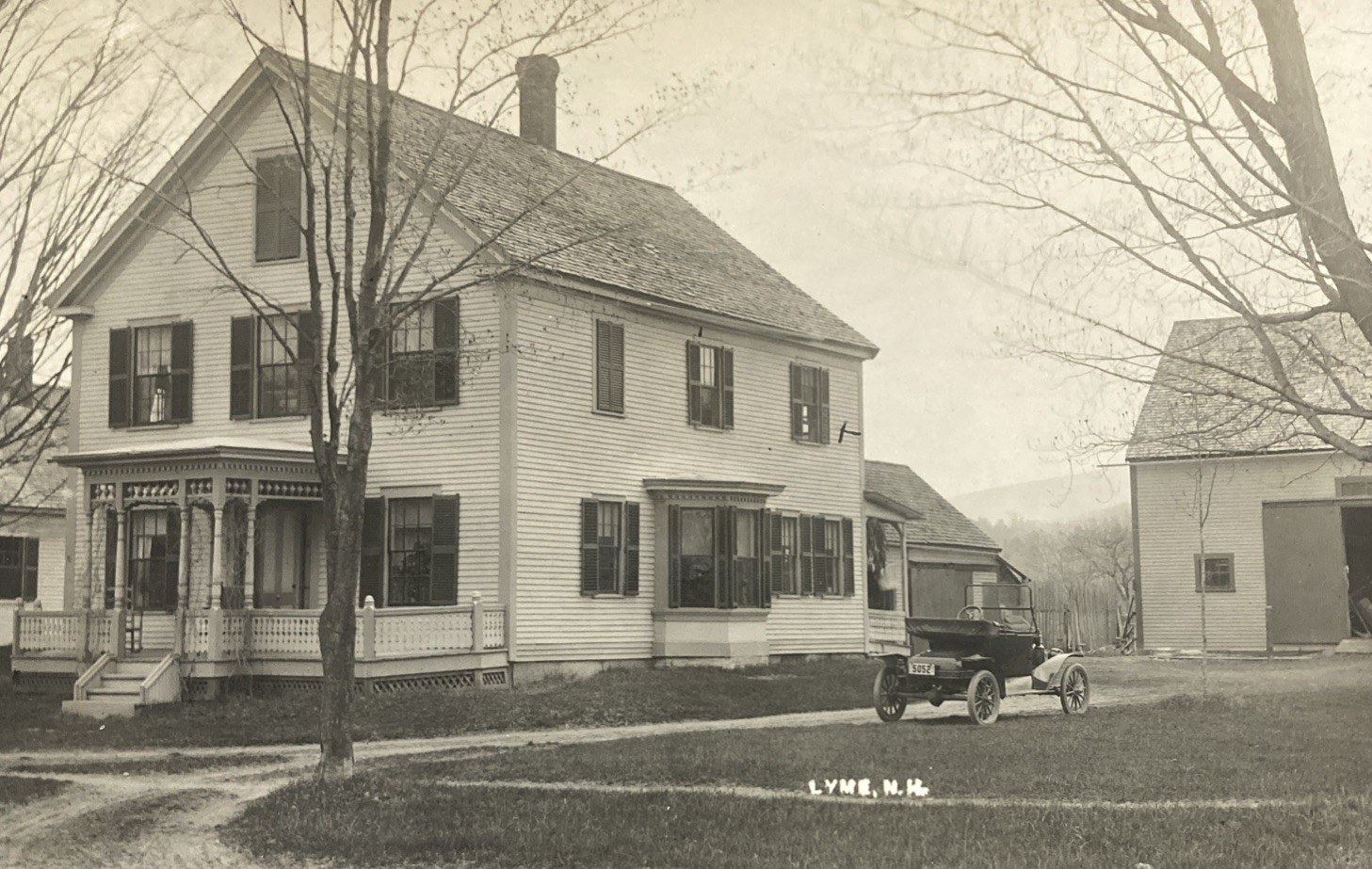 1915 Lyme NH Boarding House Inn With Car And Barn RPPC Postcard