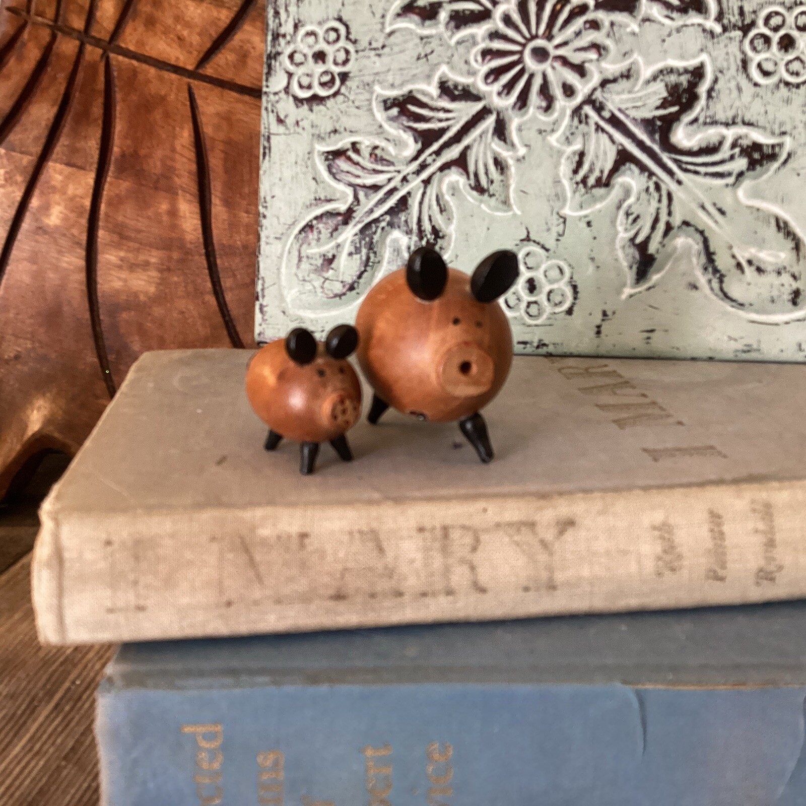 Vintage Handcrafted Wooden Pig Salt Pepper Shaker MCM Kitschy rustic Missing Leg