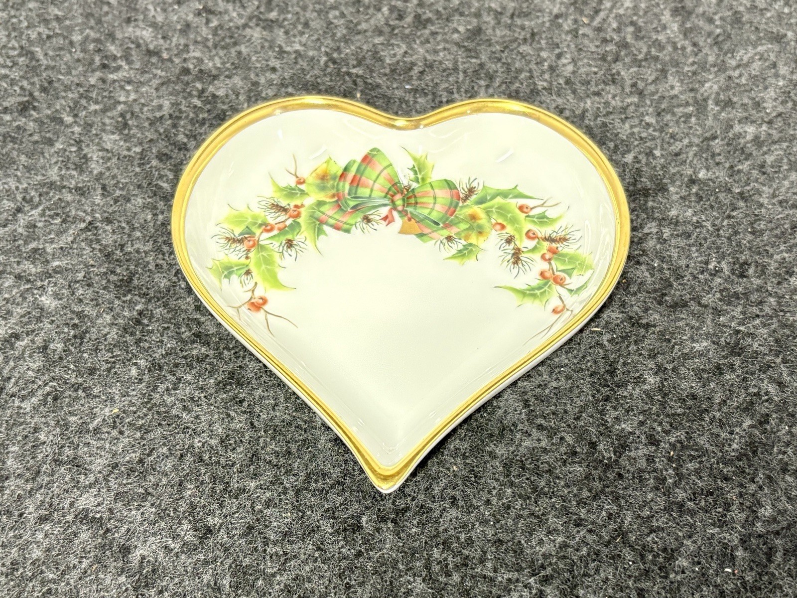 Herend Christmas Ft Noel Holly & Ribbons Holiday Trinket Tray Dish 4 In Wide Herend Christmas Ft Noel Holly & Ribbons Holiday Trinket Tray Dish 4 In Wide