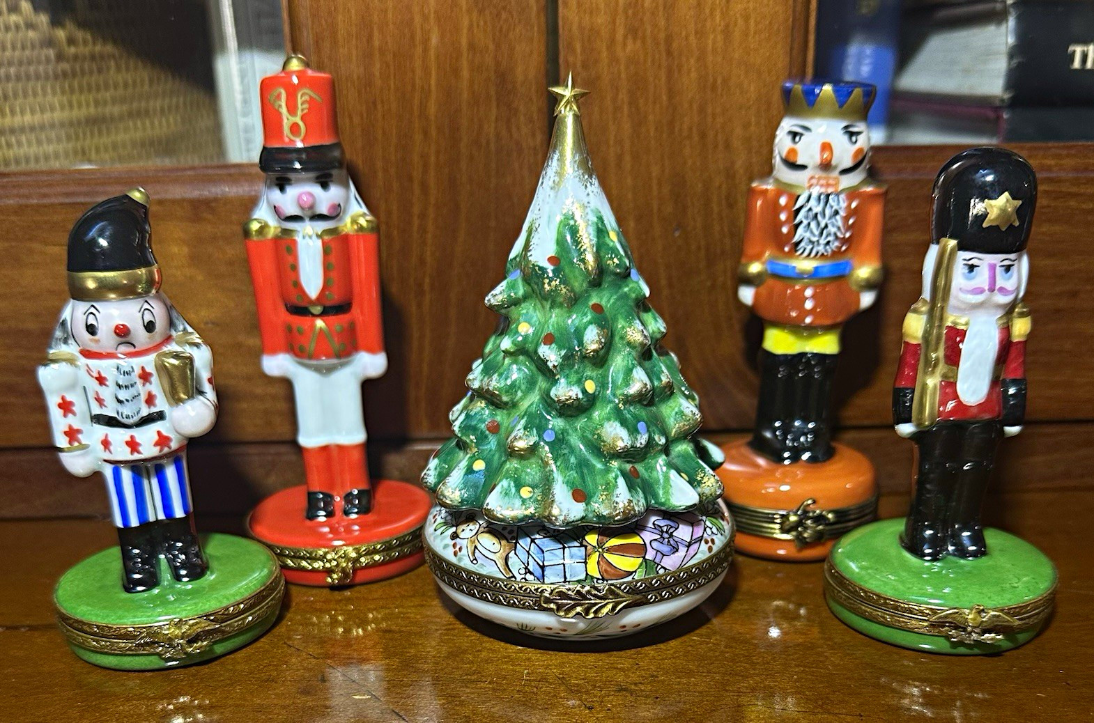 Five Limoges France Peint Main Hand Painted Trinket Boxes 4x Nutcracker 1x Tree Five Limoges France Peint Main Hand Painted Trinket Boxes 4x Nutcracker 1x Tree