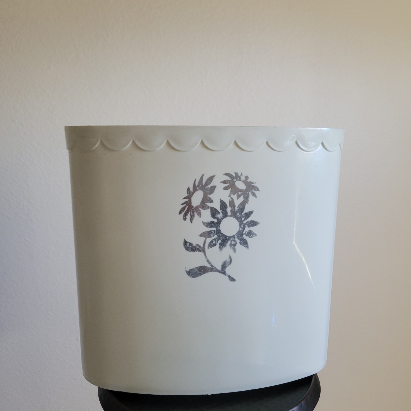 \'60s Vintage Rubbermaid Floral Oval Wastebasket Model 2952