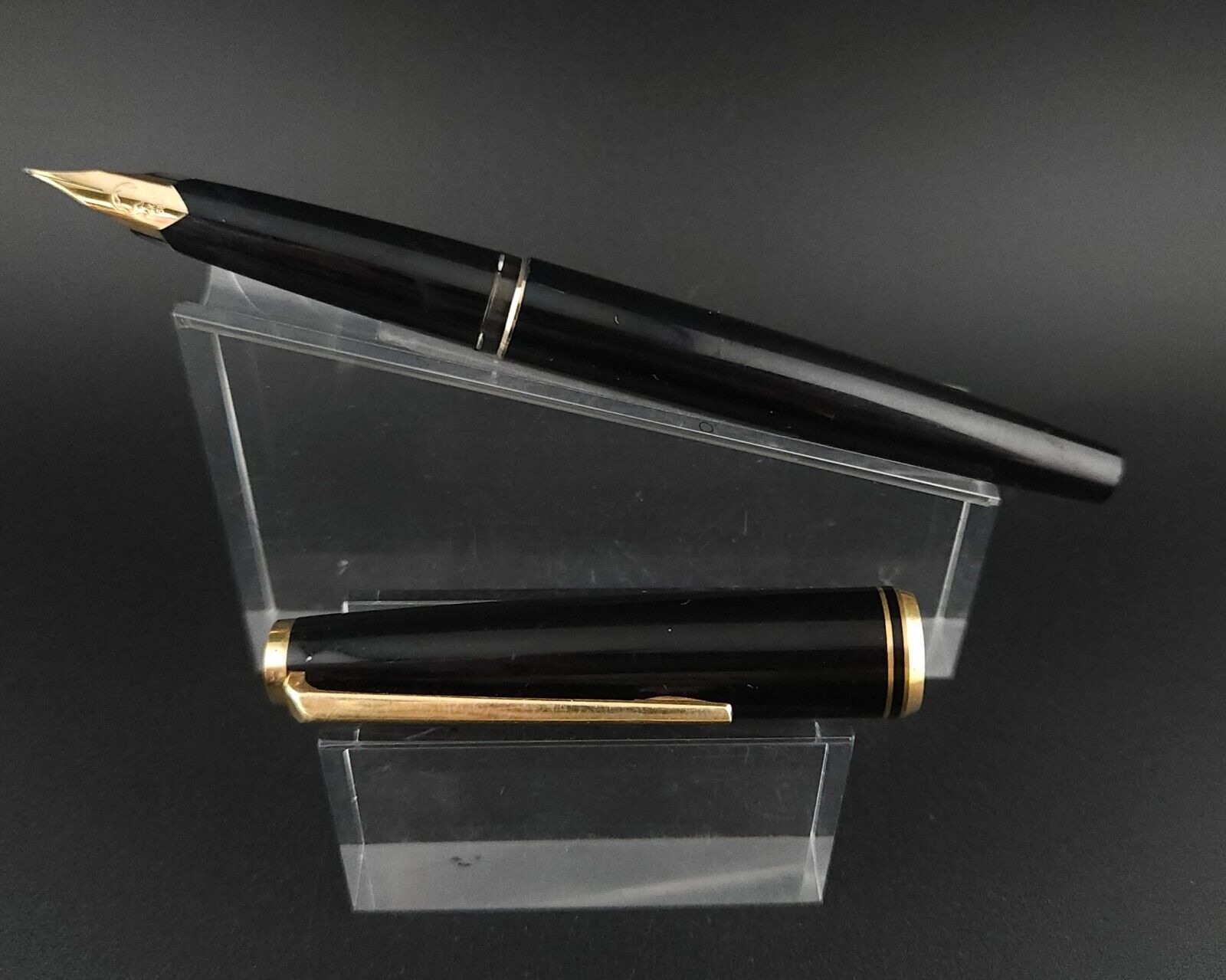 Montblanc Classic 221P Black Fountain Pen 14K Gold, Fine Nib