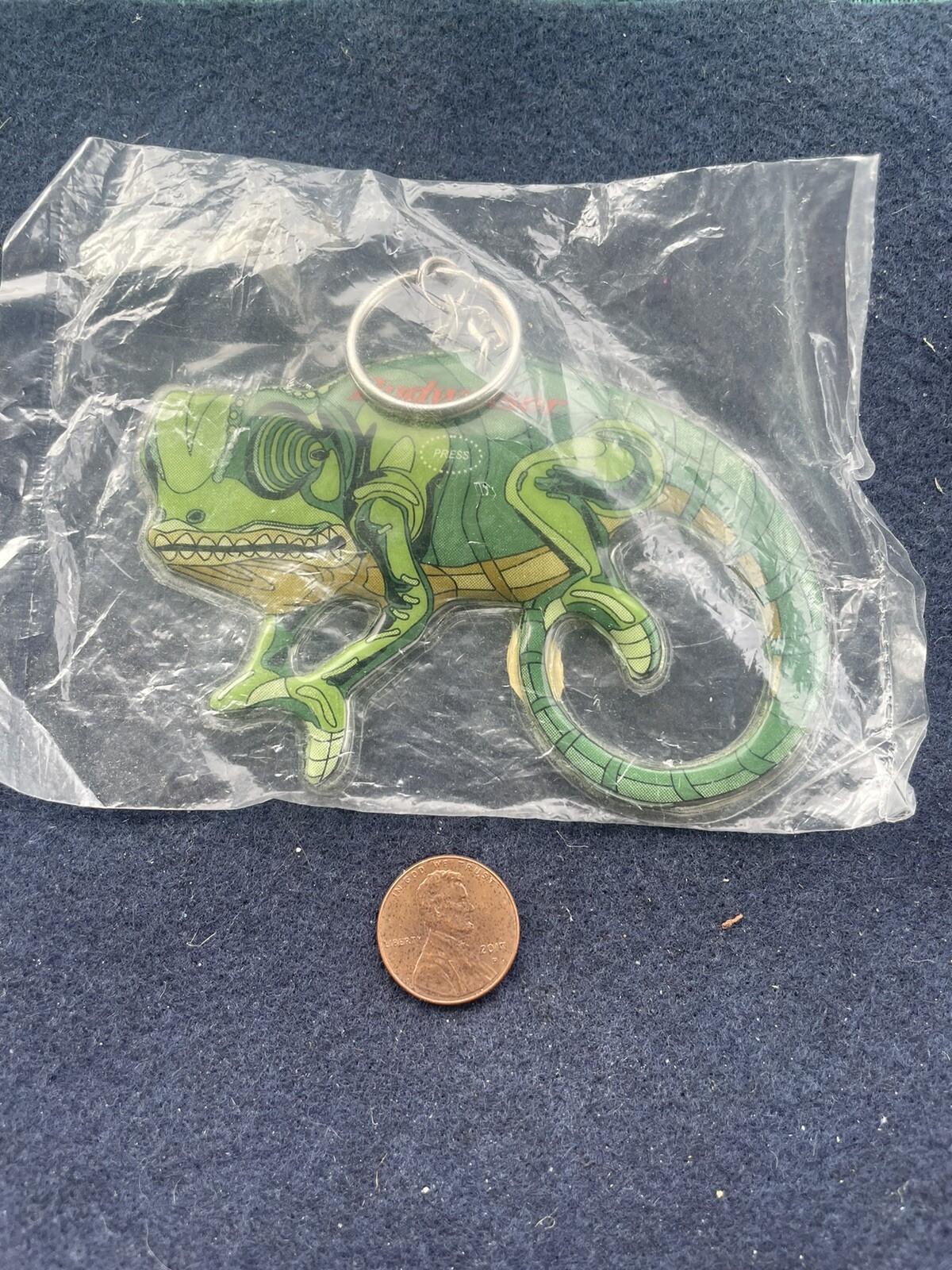 Budweiser Louie The Lizard Puffer Key Chain Fob w/Flashlight Does Not Work