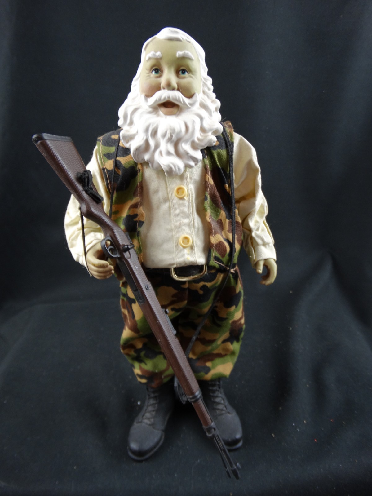 Santa Claus Hunter in camo 10in figurine