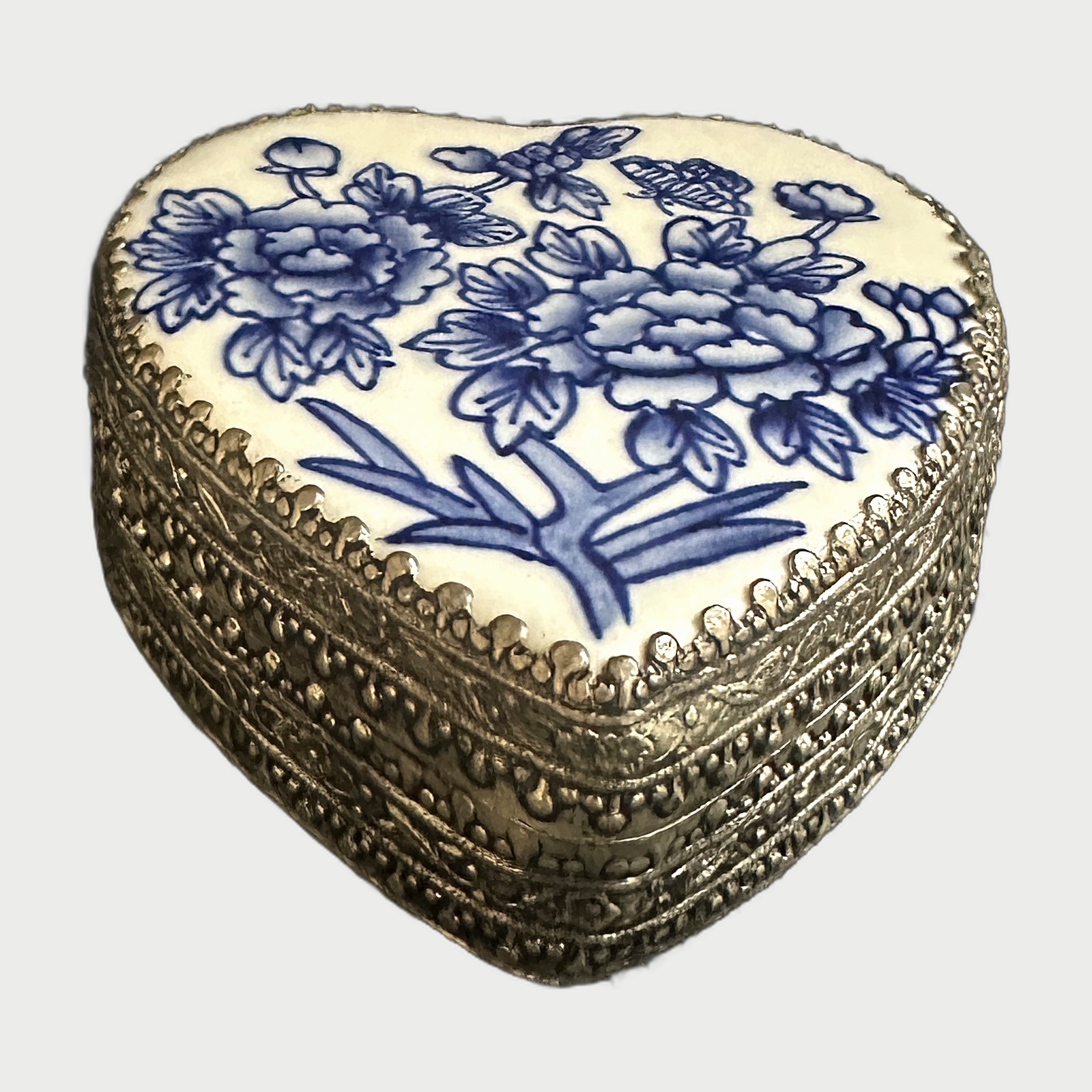 Vintage Chinese Shard Heart Trinket Box Blue White Porcelain Lid Silver Filigree
