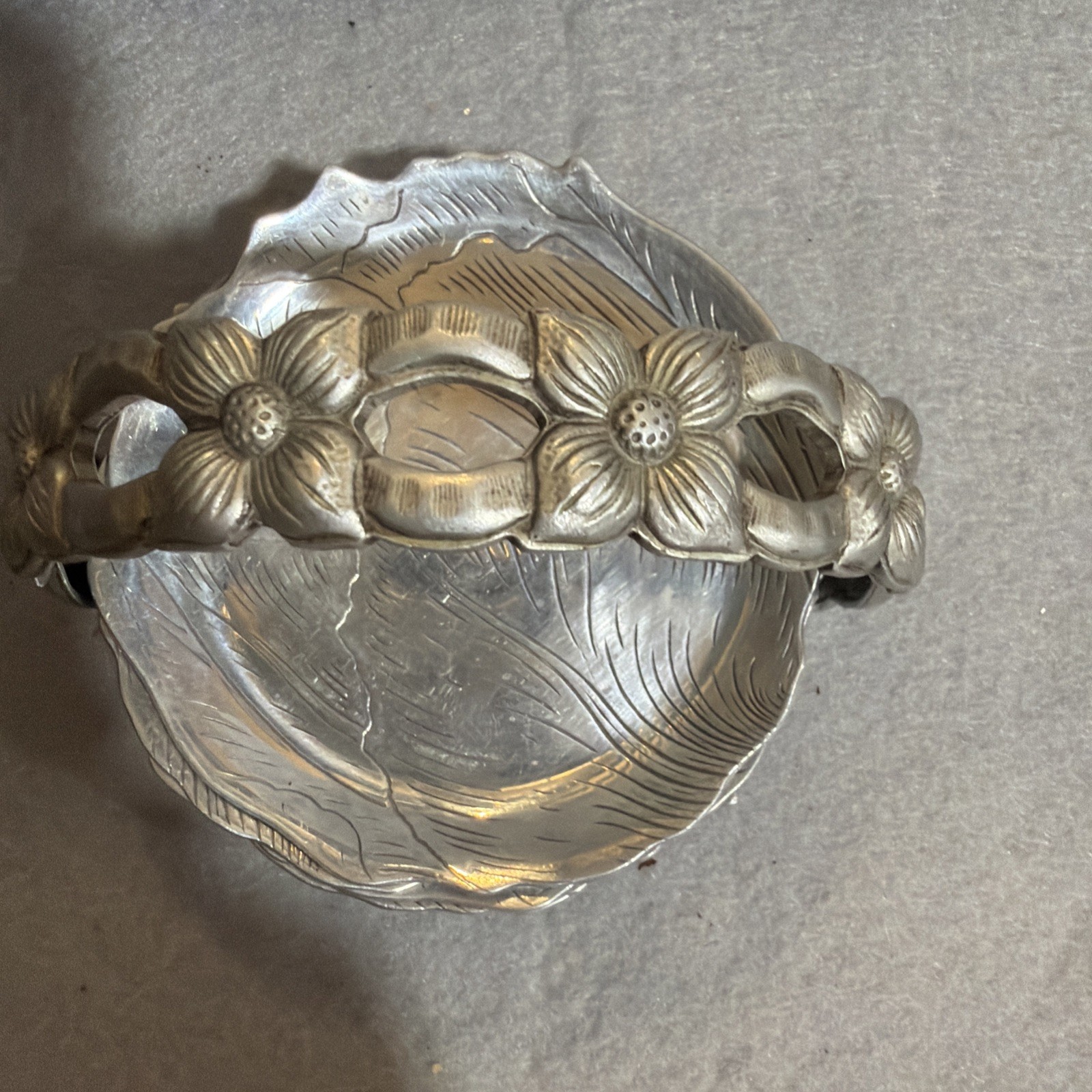 Vintage Rodney Kent 446 Dogwood Cabbage Hammered Aluminum Coaster Set w Caddy