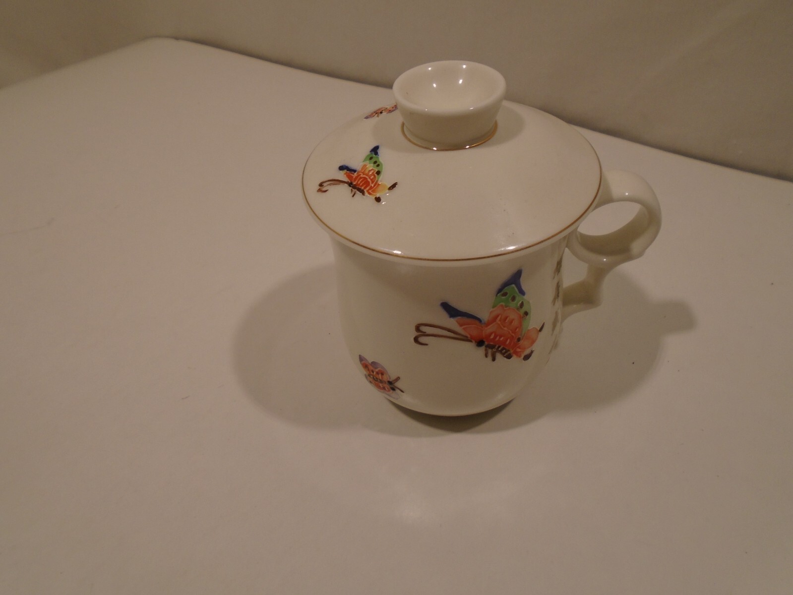 mug with lid Tevana Fine porcelain china Butterflies. Raised textured painted