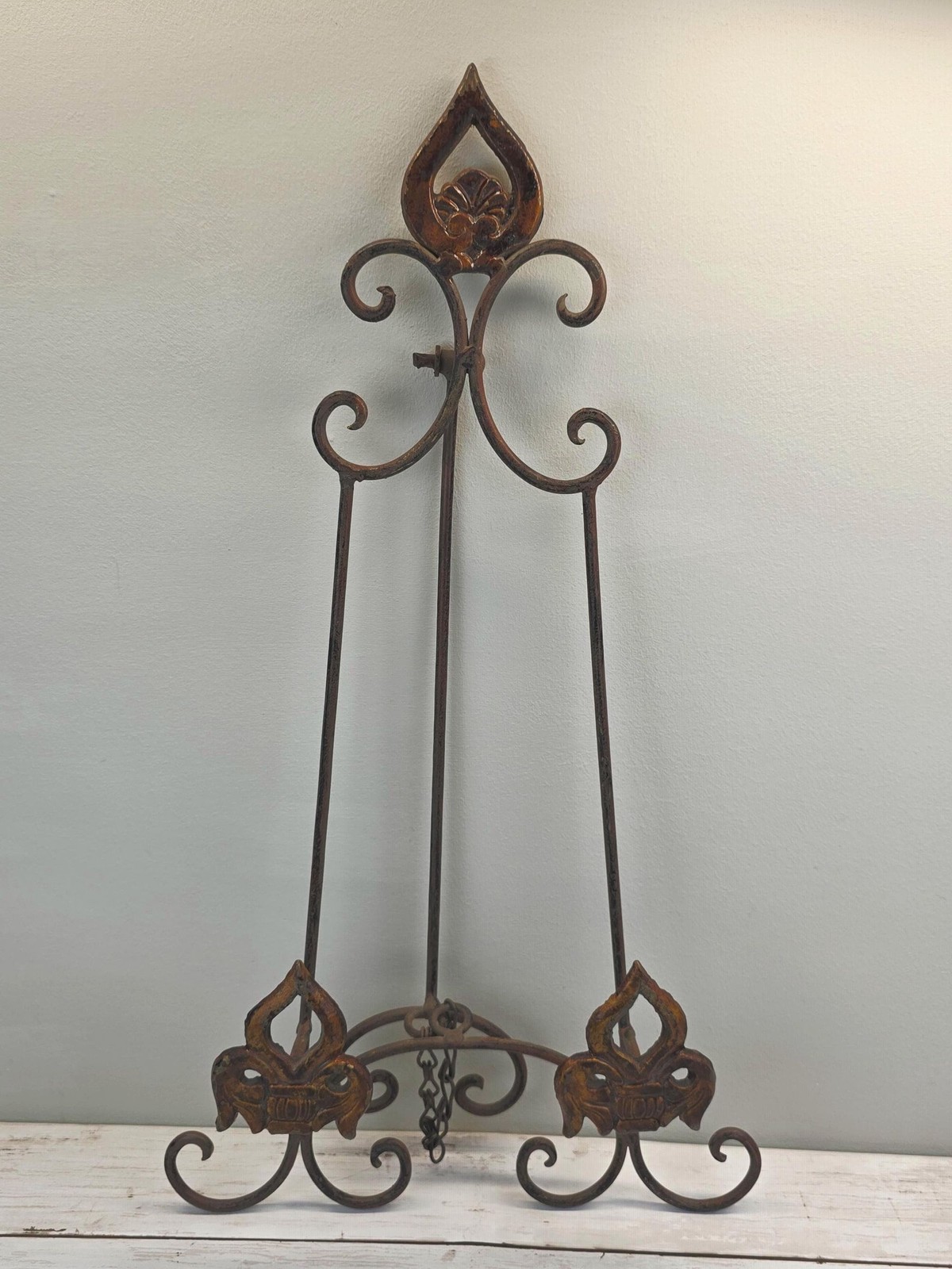 Vintage Metal Ornate Easel 15\