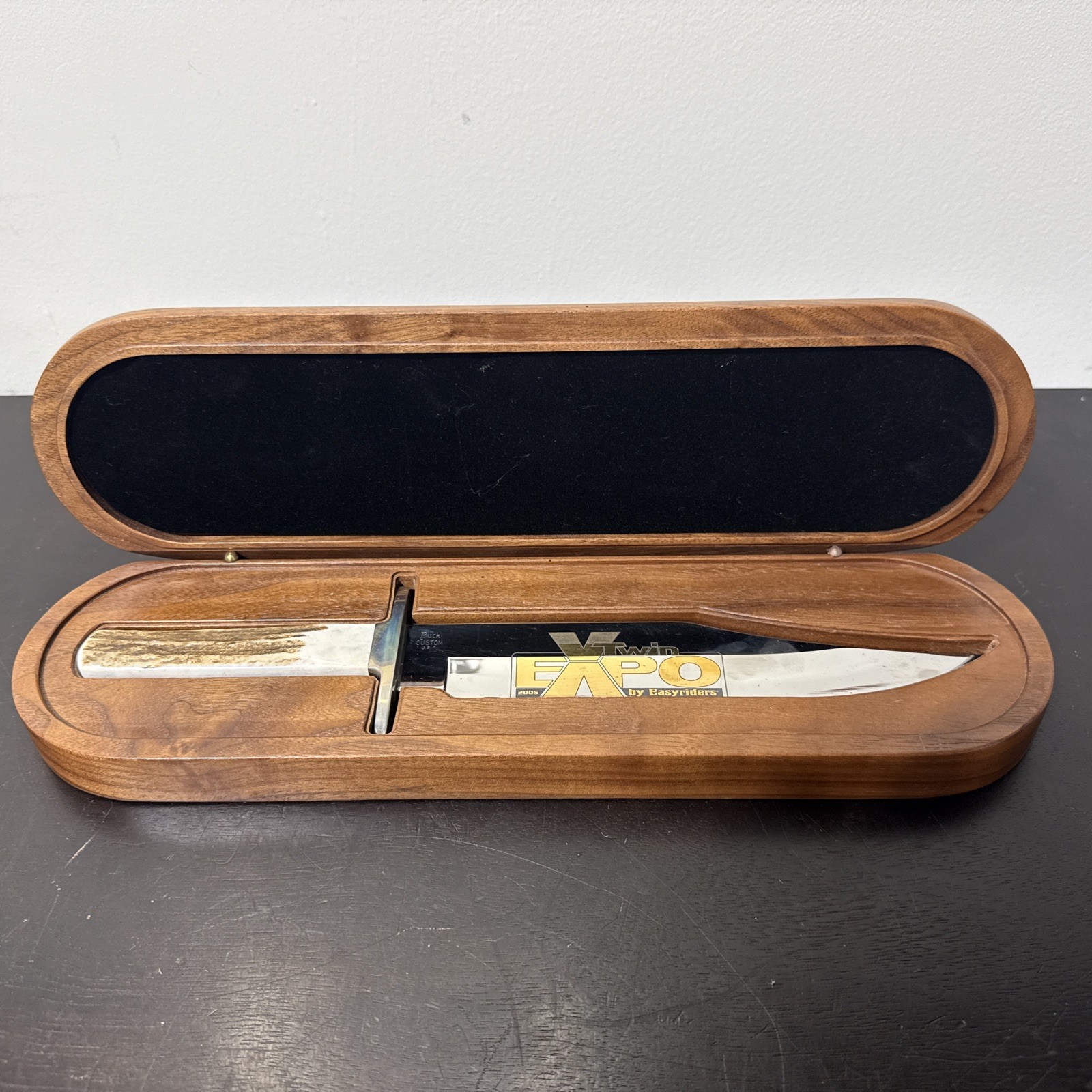 Custom Buck USA Knife 916 Bowie Knife 8” Stag Antler 2005 V Twin Expo W/Case Custom Buck USA Knife 916 Bowie Knife 8” Stag Antler 2005 V Twin Expo W/Case