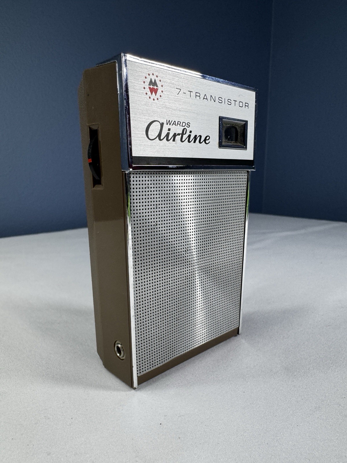 Vintage Wards Airline 7 Transistor AM Radio Japan 705 Tested Working 1960s