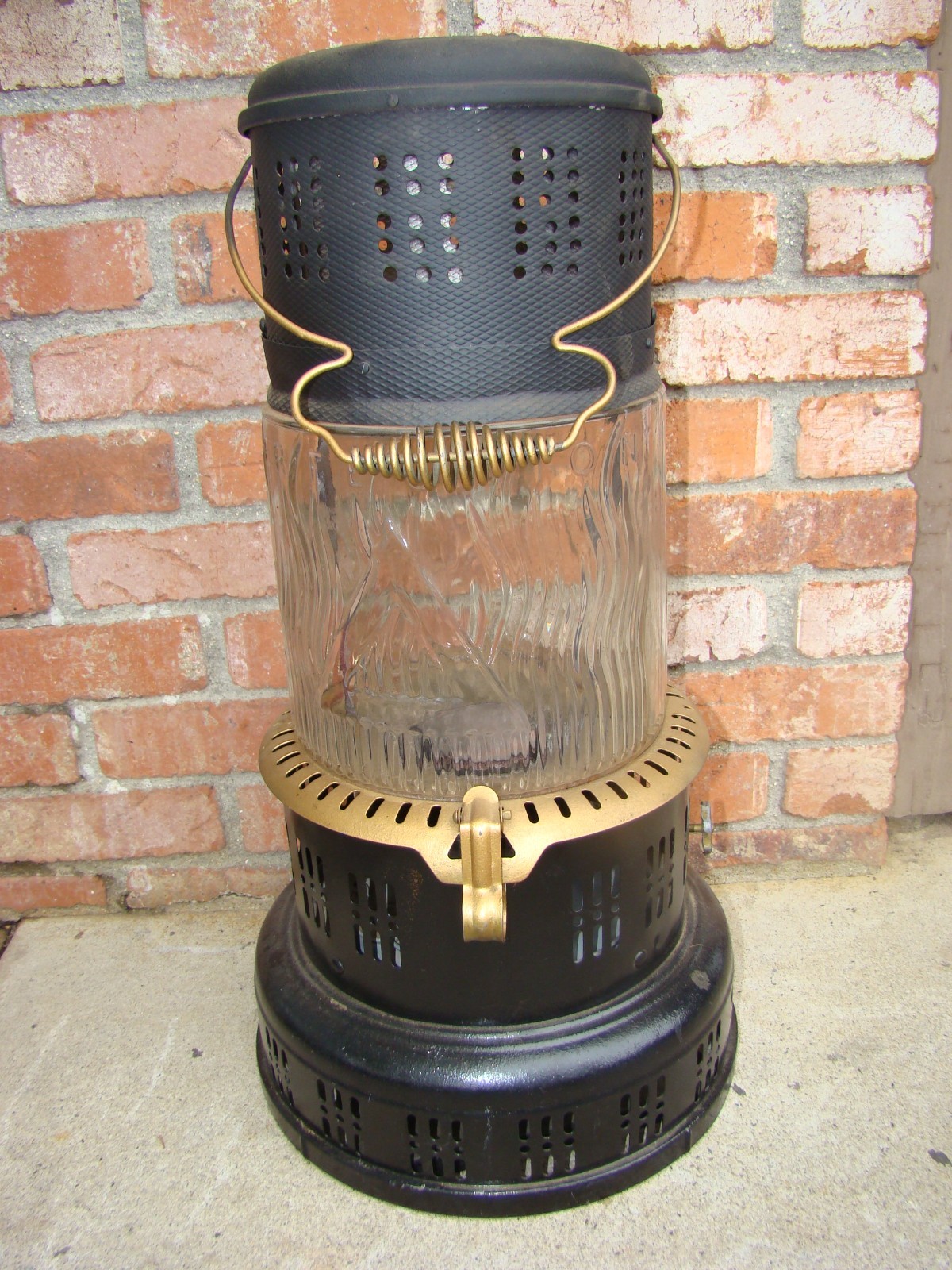 Vintage Perfection Kerosene Oil Heater w/ Pyrex Glass - Model 735/750