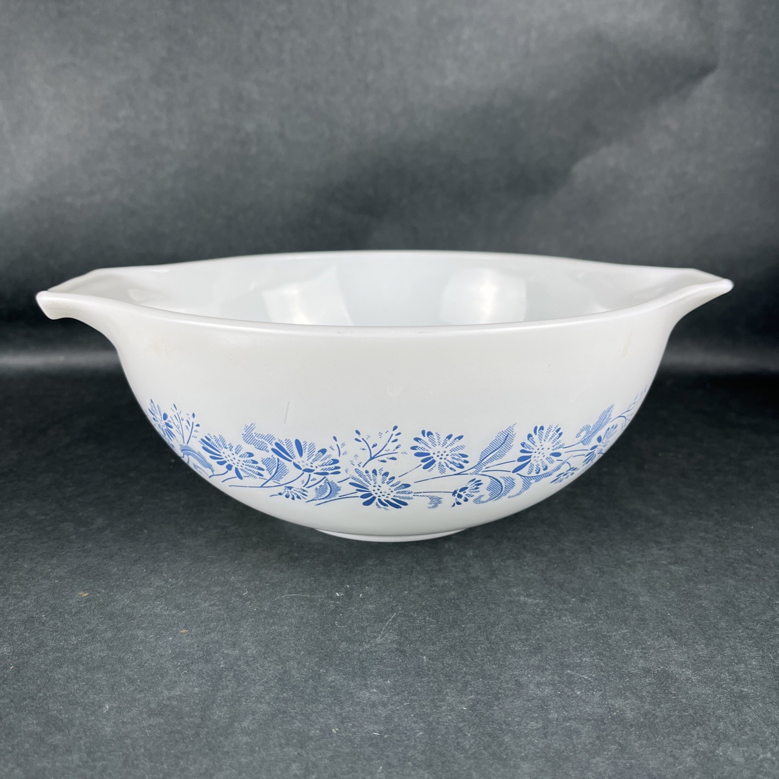 VTG Pyrex Colonial Mist Cinderella Mixing Bowl #443 Blue Daisy White Opal 2.5Qt