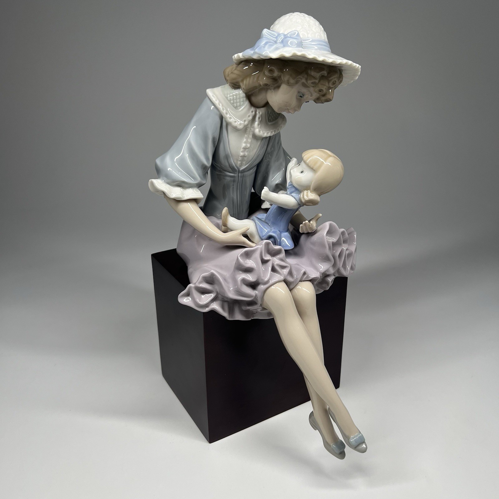 Lladro Debbie and Her Doll #1379 Porcelain Figurine on Wood Stand Retired
