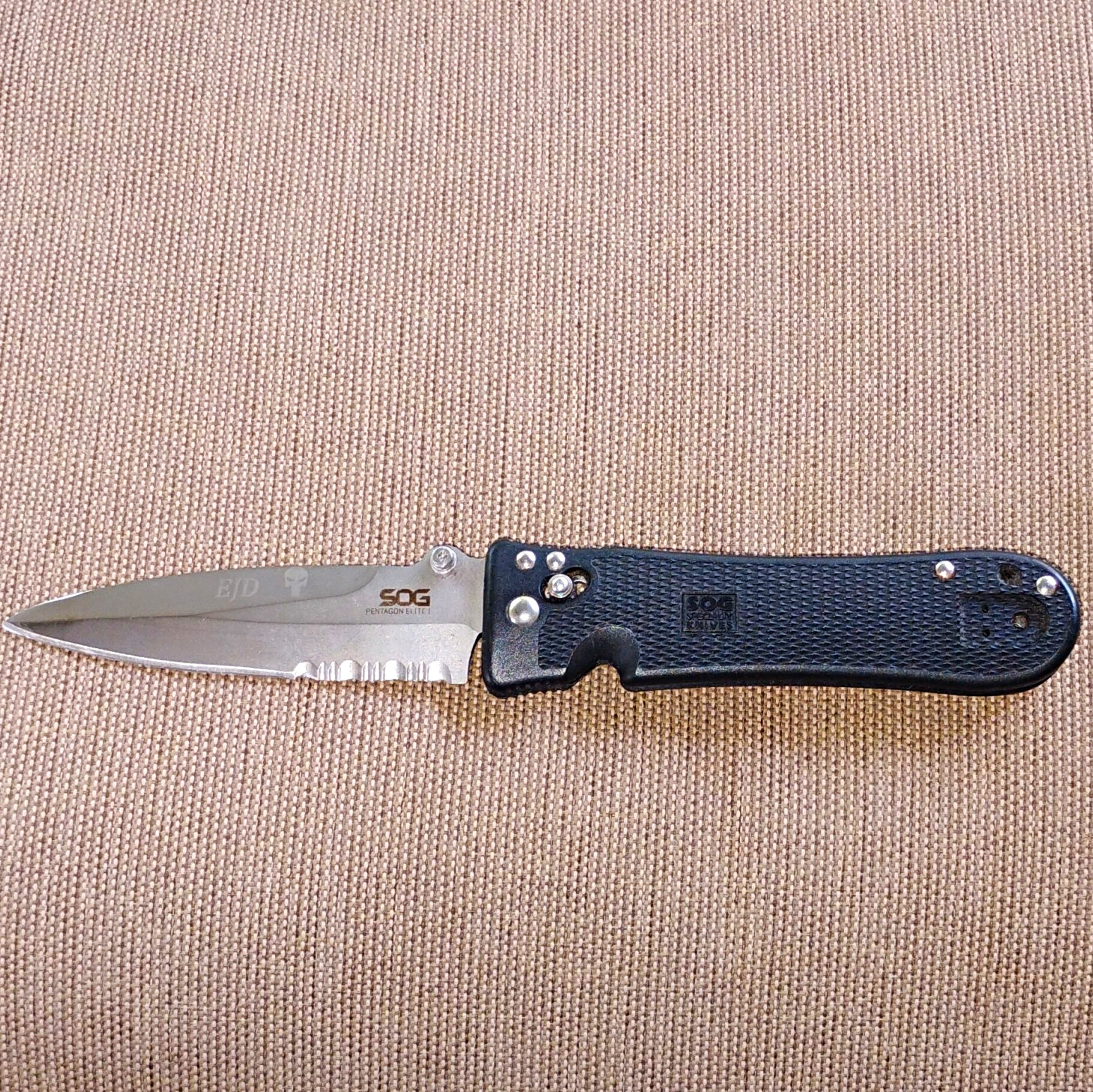 SOG Pentagon Elite I VG-10 Combo Edge Spear Point, Liner Lock, Black Handle
