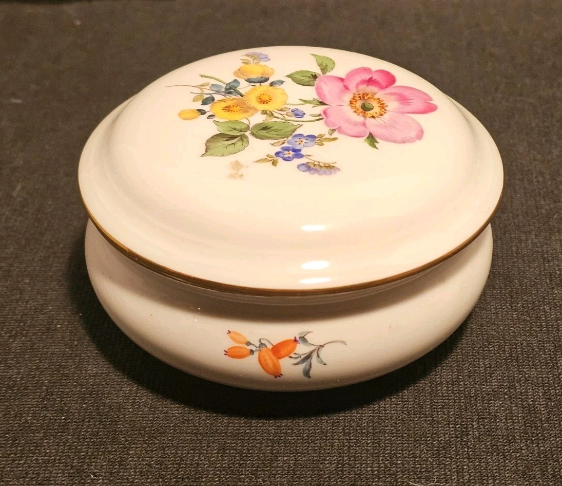 VINTAGE MEISSEN GERMANY PORCELAIN FLORAL ROUND TRINKET BOX GOLD RIM