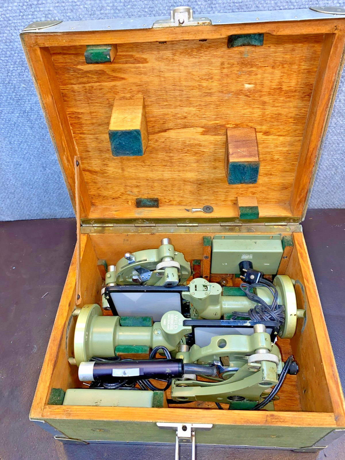 VINTAGE WILD HEERBRUGG SURVEYOR TARGET SET 721 MILITARY 1961  1962 W WOO G2U