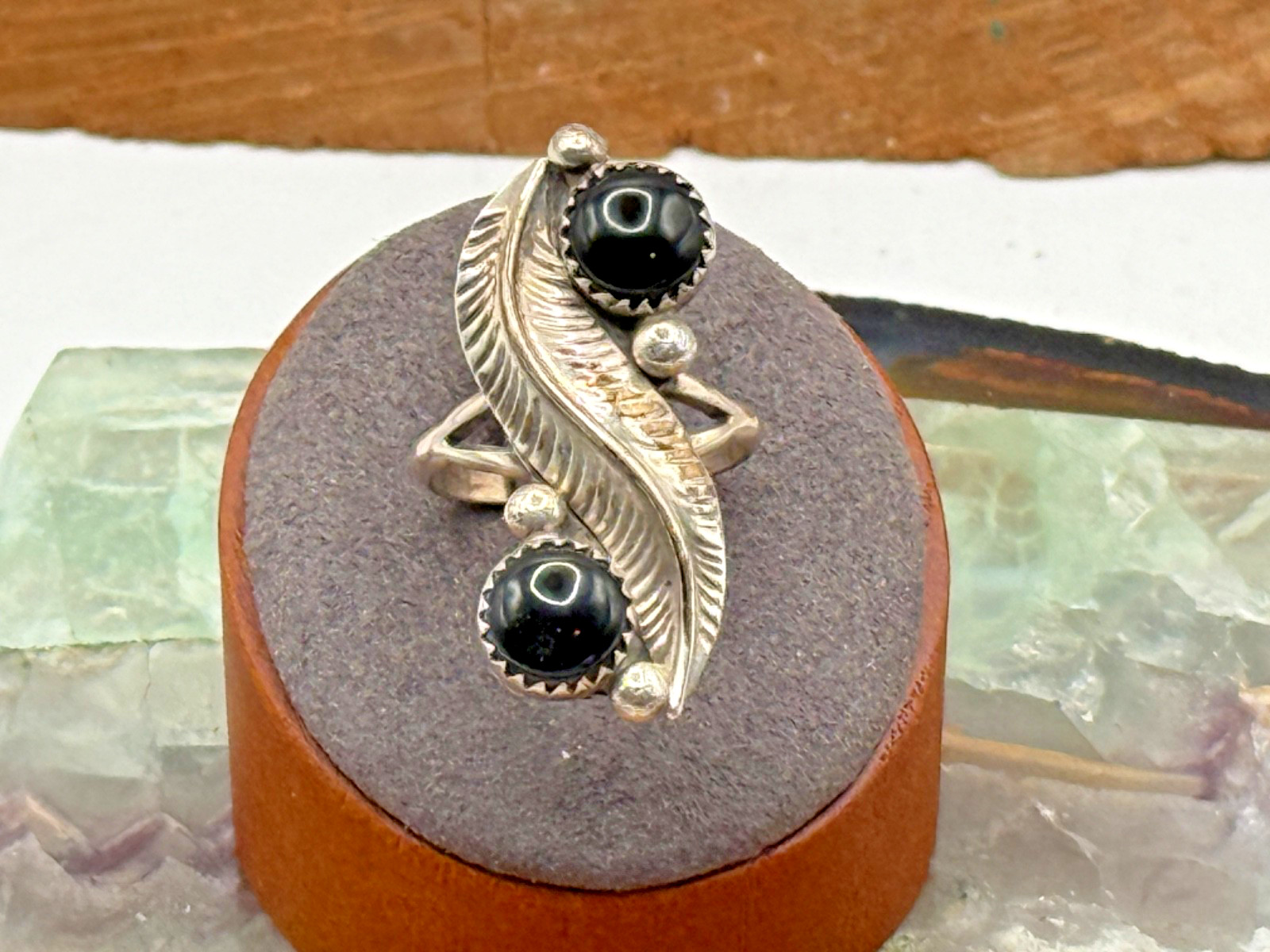 Vintage Lennie Mariano Navajo Sterling Black Onyx Feather ring Sz 6--2376.26