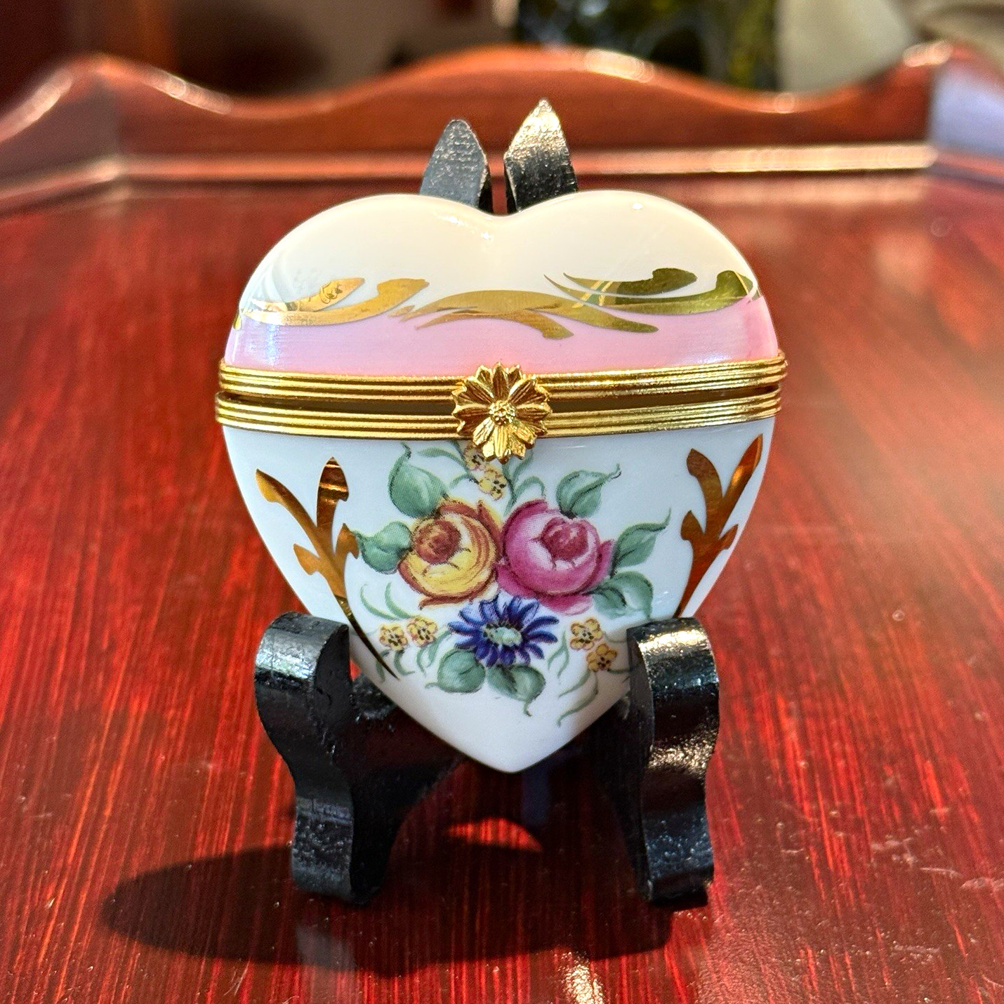 VTG Artoria Limoges Heart Hinged Trinket Box Made in France Floral Gold Trim
