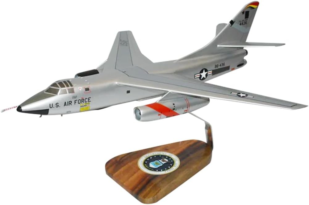 USAF Douglas B-66 Destroyer Bomber BB-436 Desk Top Jet Model 1/72 SC Airplane