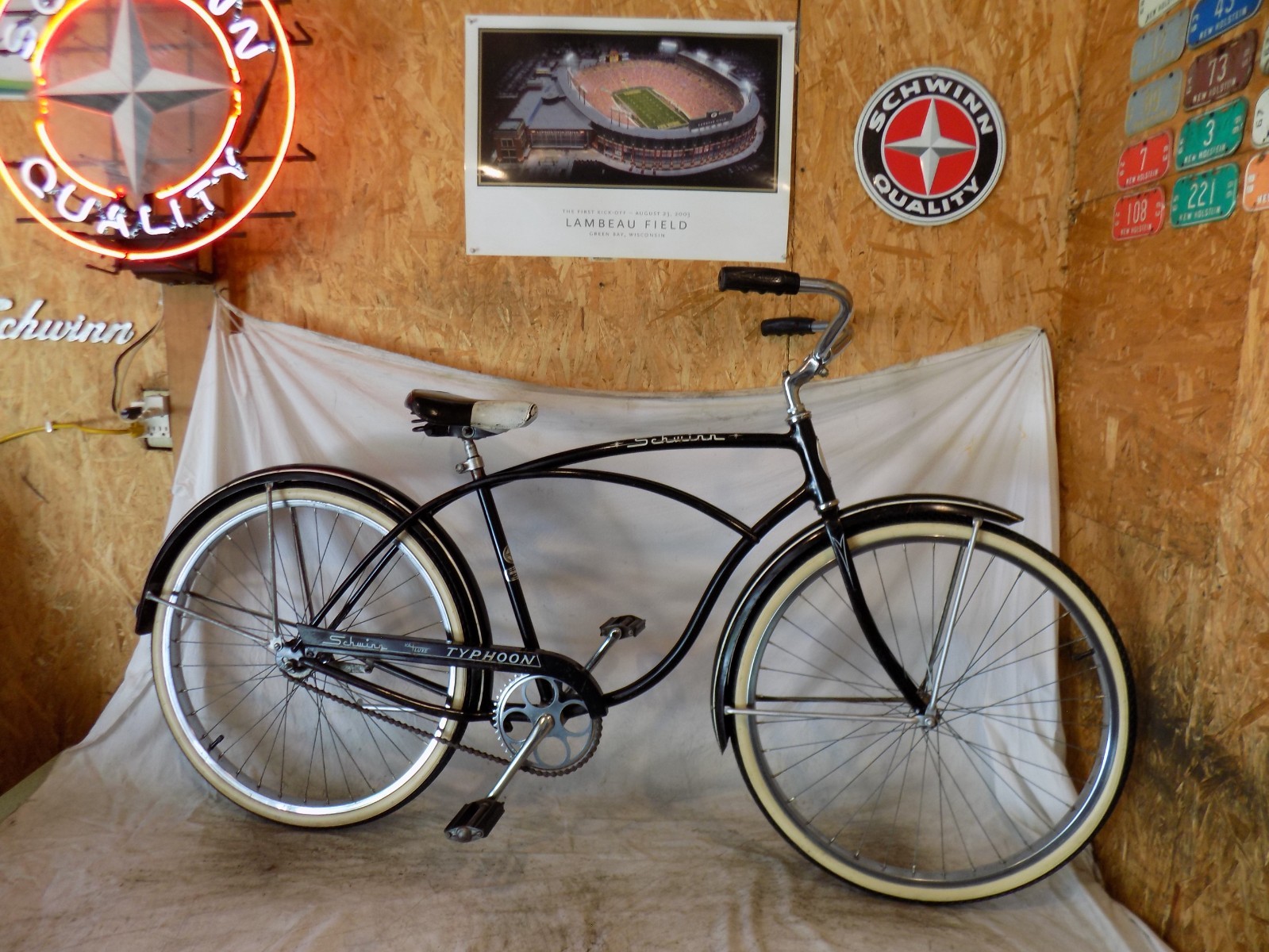 1965 SCHWINN TYPHOON DELUXE VINTAGE CRUISER BICYCLE AMERICAN CORVETTE TIGER S7