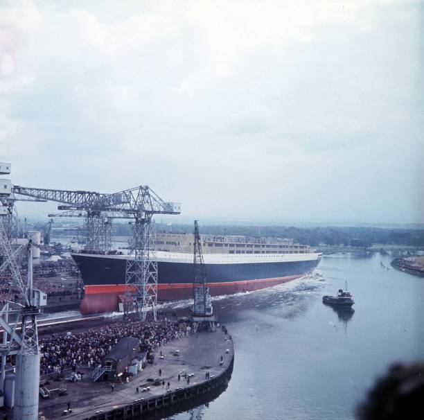 Queen Elizabeth II - September 1967 Crowds gather as the QE2 - 1967 Old Photo 1