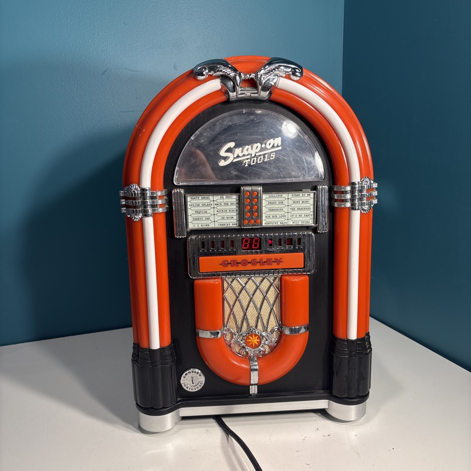 Nice Snap on Tools Crosley CR1702B jukebox & cd player lights & Ipod port am/fm