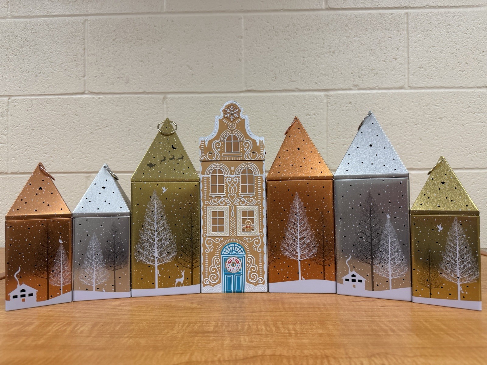 Marks And Spencer Christmas Holiday Houses Tin Town Music Box Lights Decorations Marks And Spencer Christmas Holiday Houses Tin Town Music Box Lights Decorations