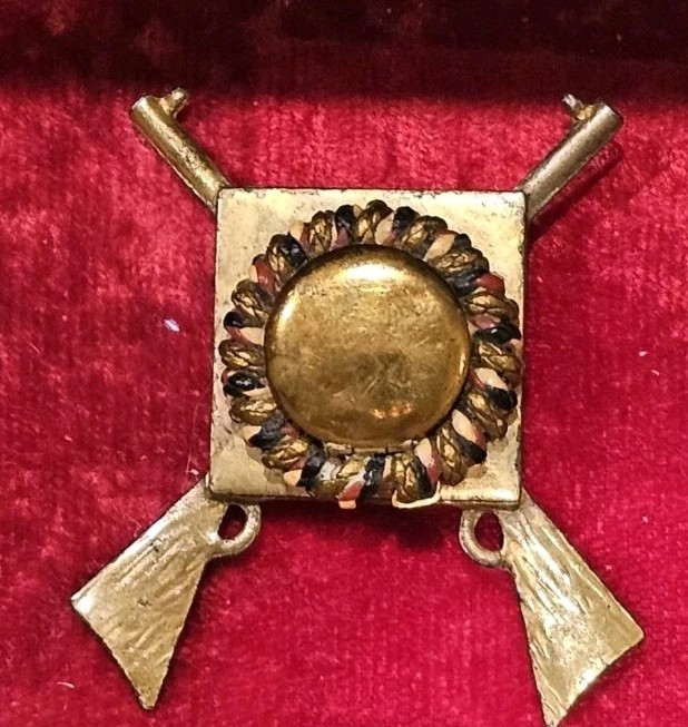 WW II SweetHeart Photo Locket Infantry Cross Rifles ~ 2.25\