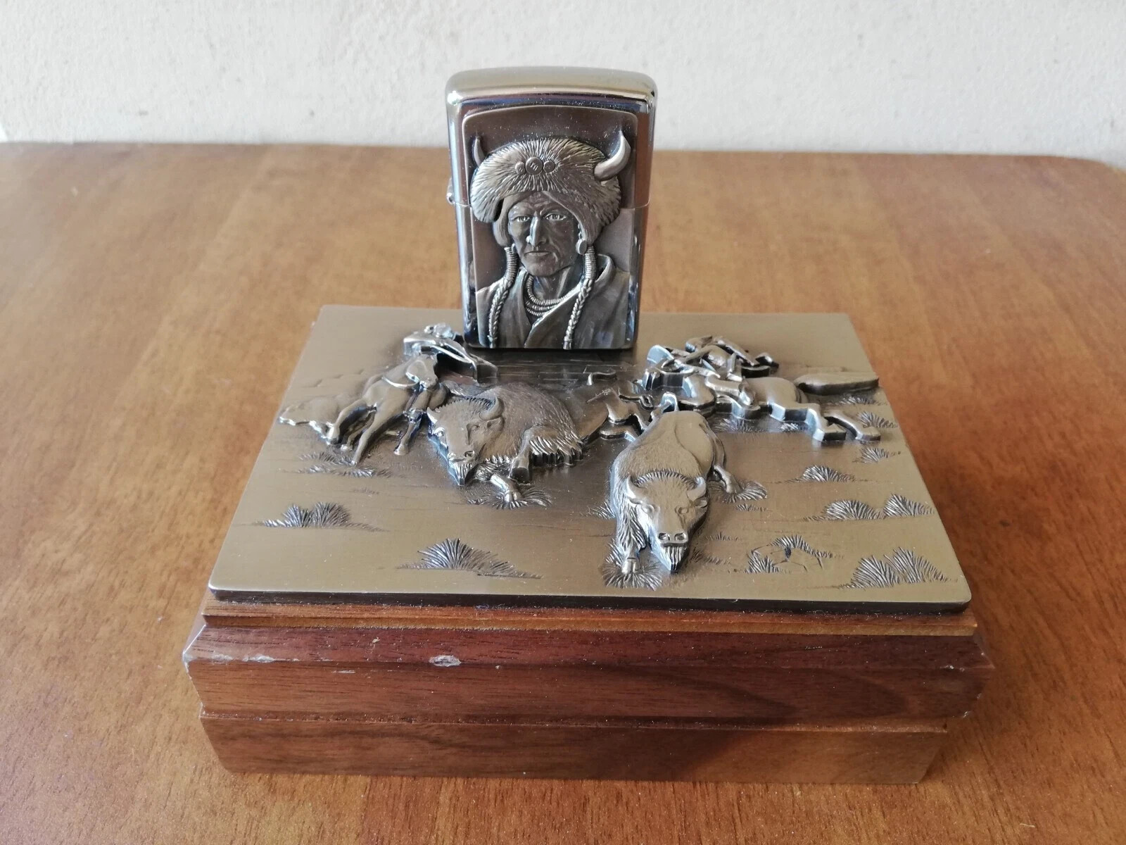 RARE 2009 LIMITED EDITION ZIPPO 0950/1000 EMBLEM INDIAN´S LIFE CHIEF WALNUT BOX
