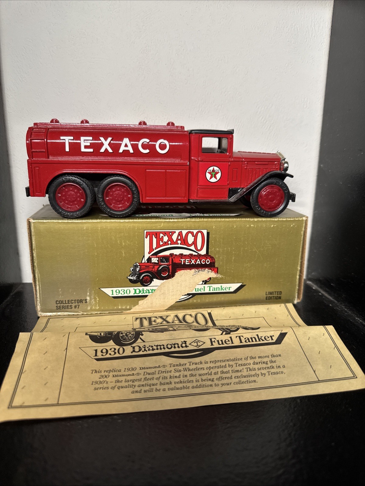 ERTL 1930 Diamond Fuel Tanker Texaco Coin Bank w/ Key Series #7 Diecast 9330VO