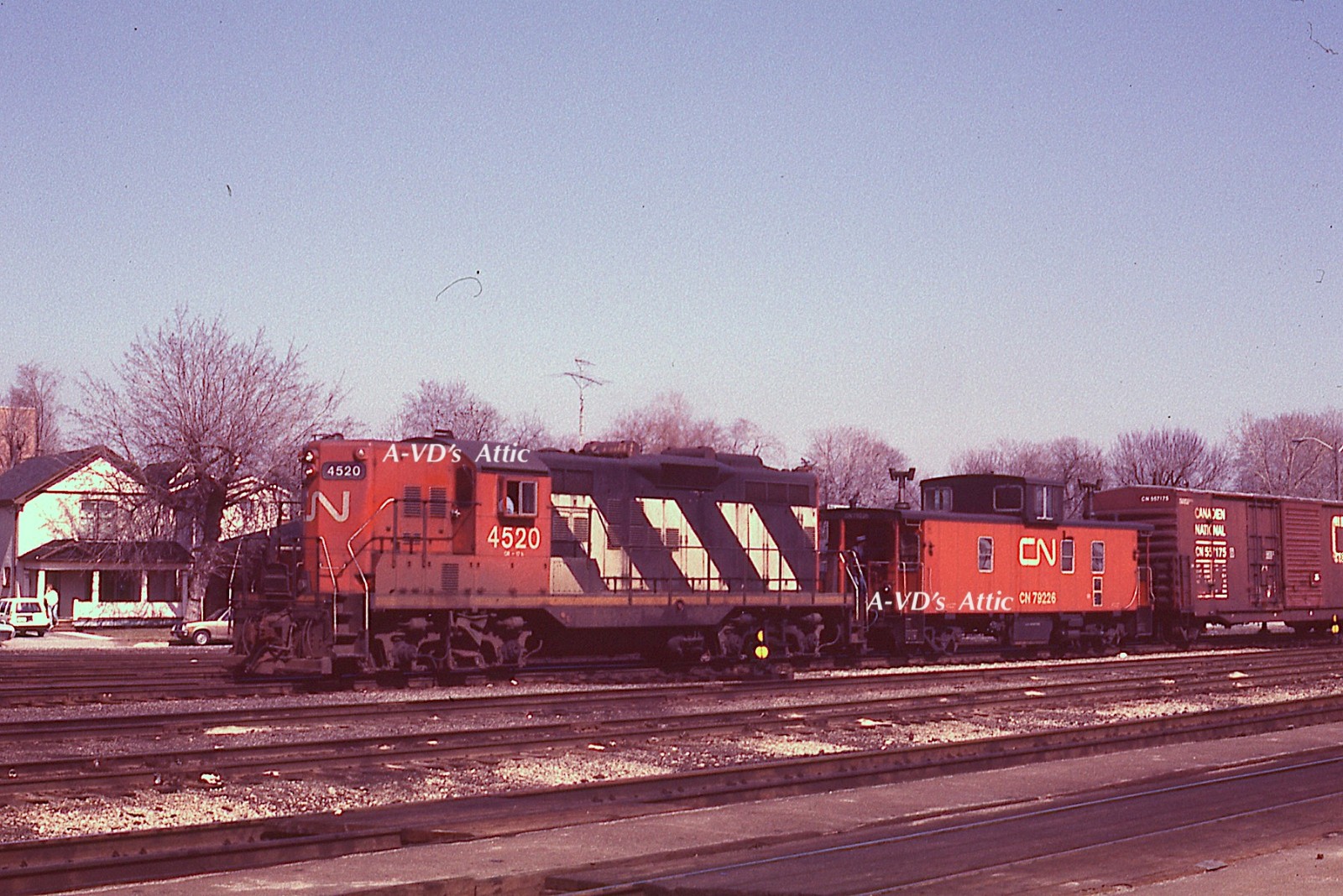 BIN  2 Orig slides CN Canadian National 4520 + caboose Brantford ON 1986
