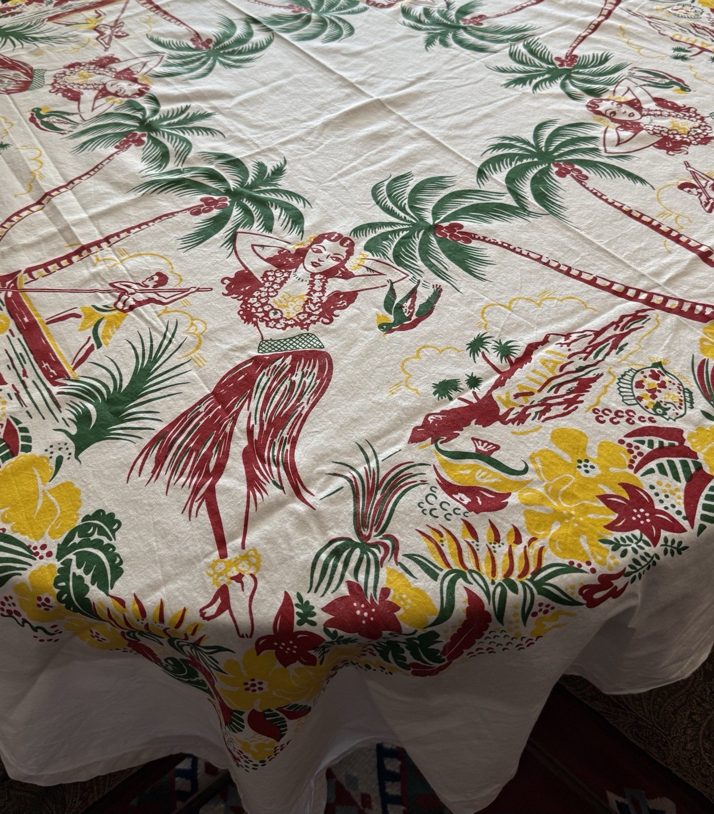 vintage 1950s-style Hawaiian 100% Cotton Printed tablecloth 58” Square