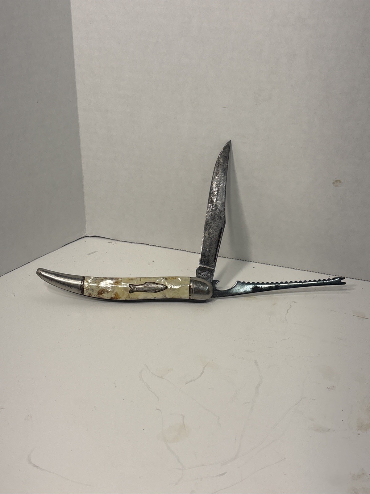 Vintage Imperial 2-Blade Folding Toothpick FISH Pocket Knife with Scaler RARE