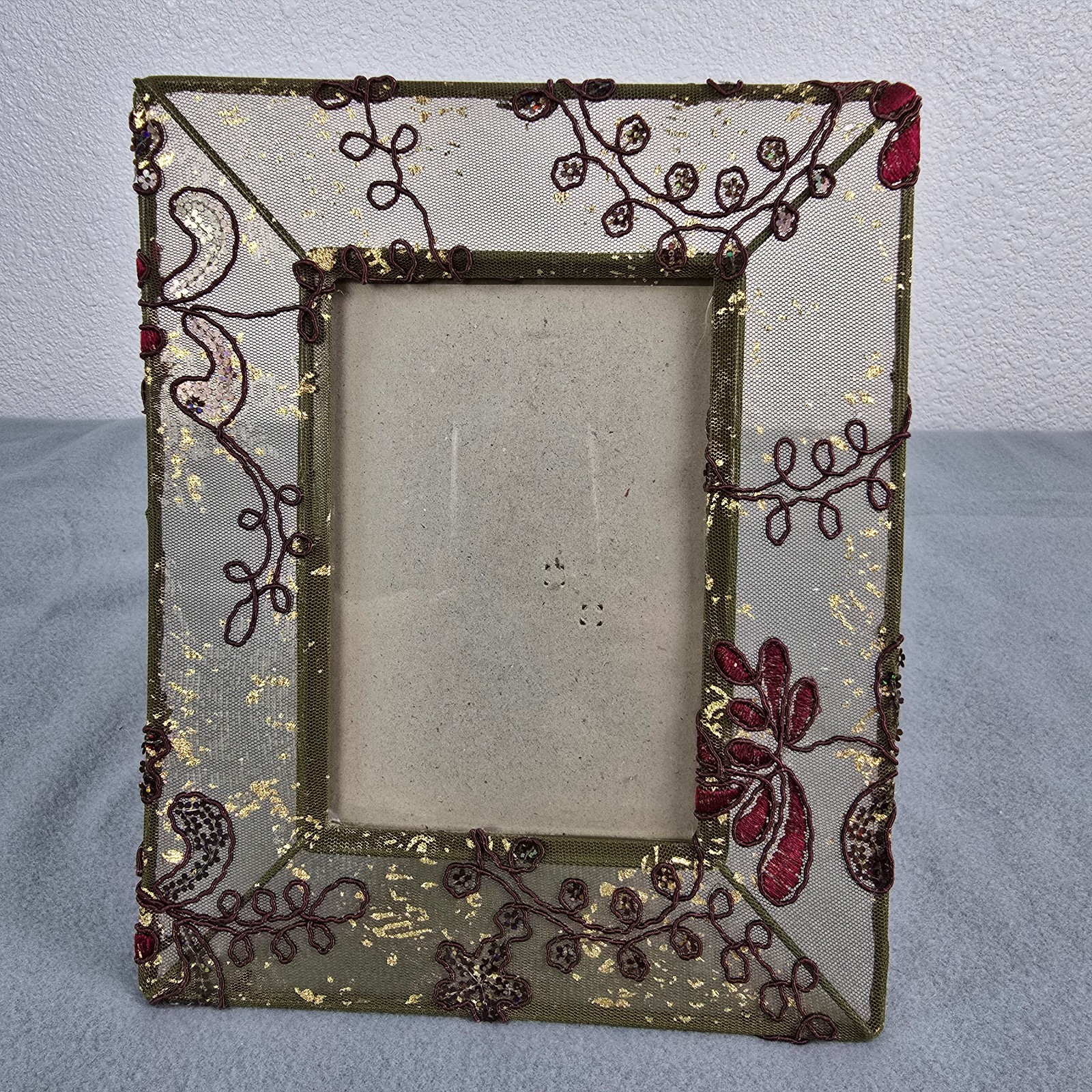 VTG Victorian Revival Embroidered Tulle Mesh Photo Frame Tabletop Freestanding VTG Victorian Revival Embroidered Tulle Mesh Photo Frame Tabletop Freestanding