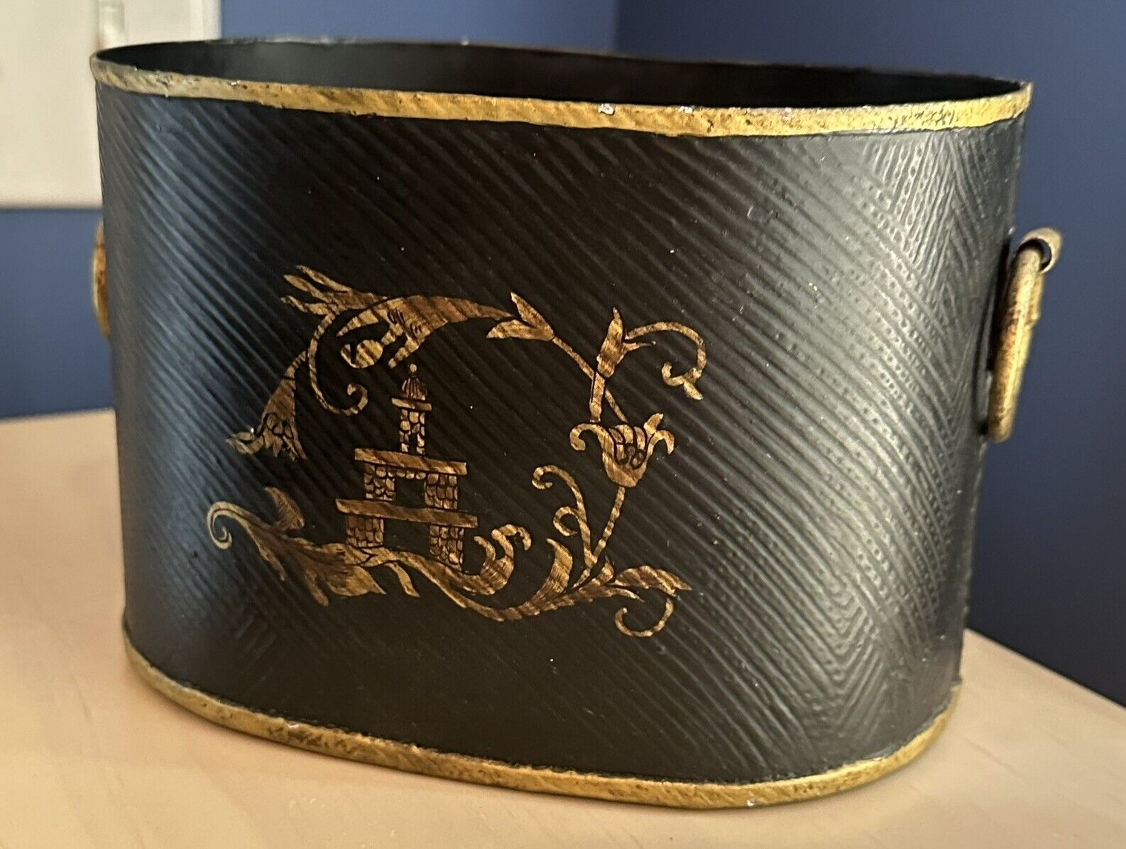 Vintage Black & Gold Oriental Tole Metal Cache Pot w Handles