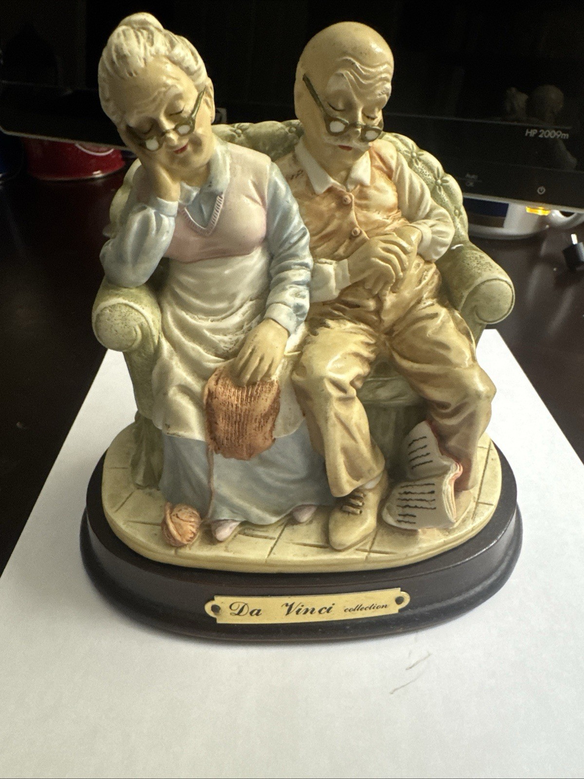 vintage Da Vinci Collection resin figurine depicting an elderly couple