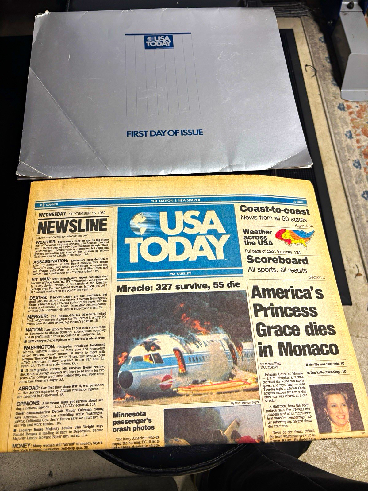 First Edition-USA TODAY Newspaper Sept 15 1982,with Gannet silver folder.