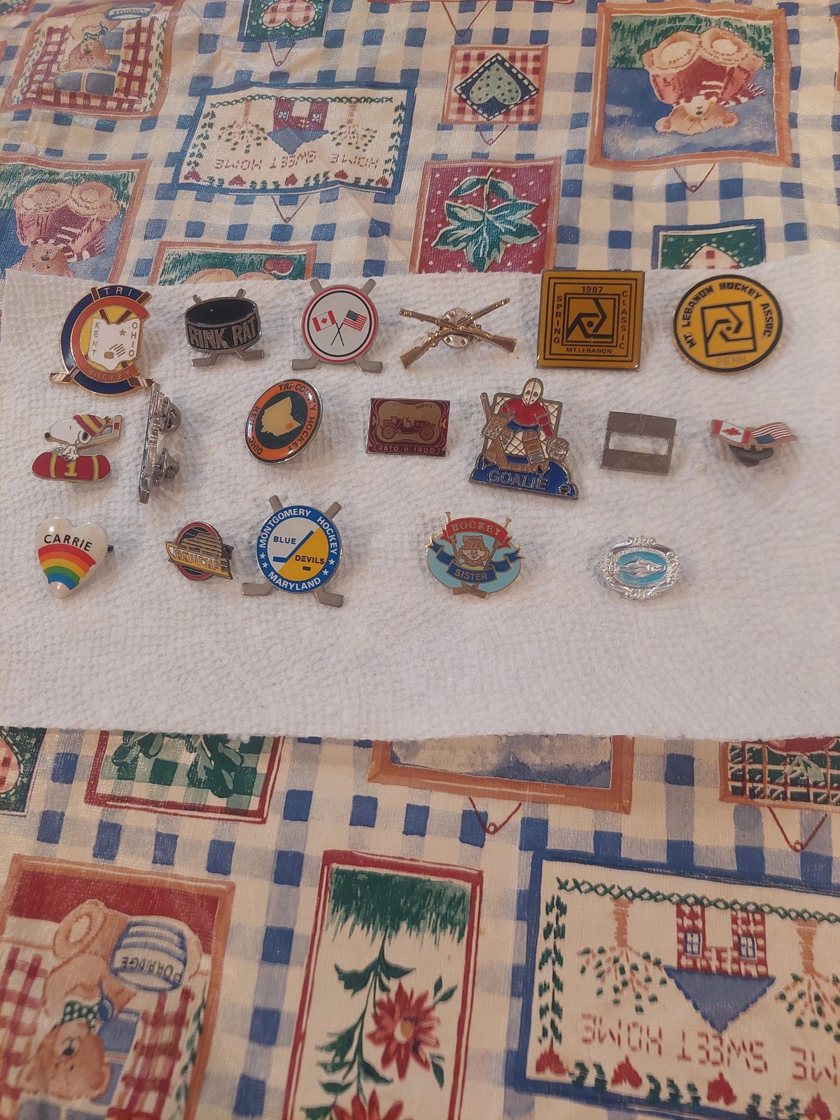 Vintage Hockey Lapel Pins Lot 18pc Snoopy Mt Lebanon Canada USA Teams Pins