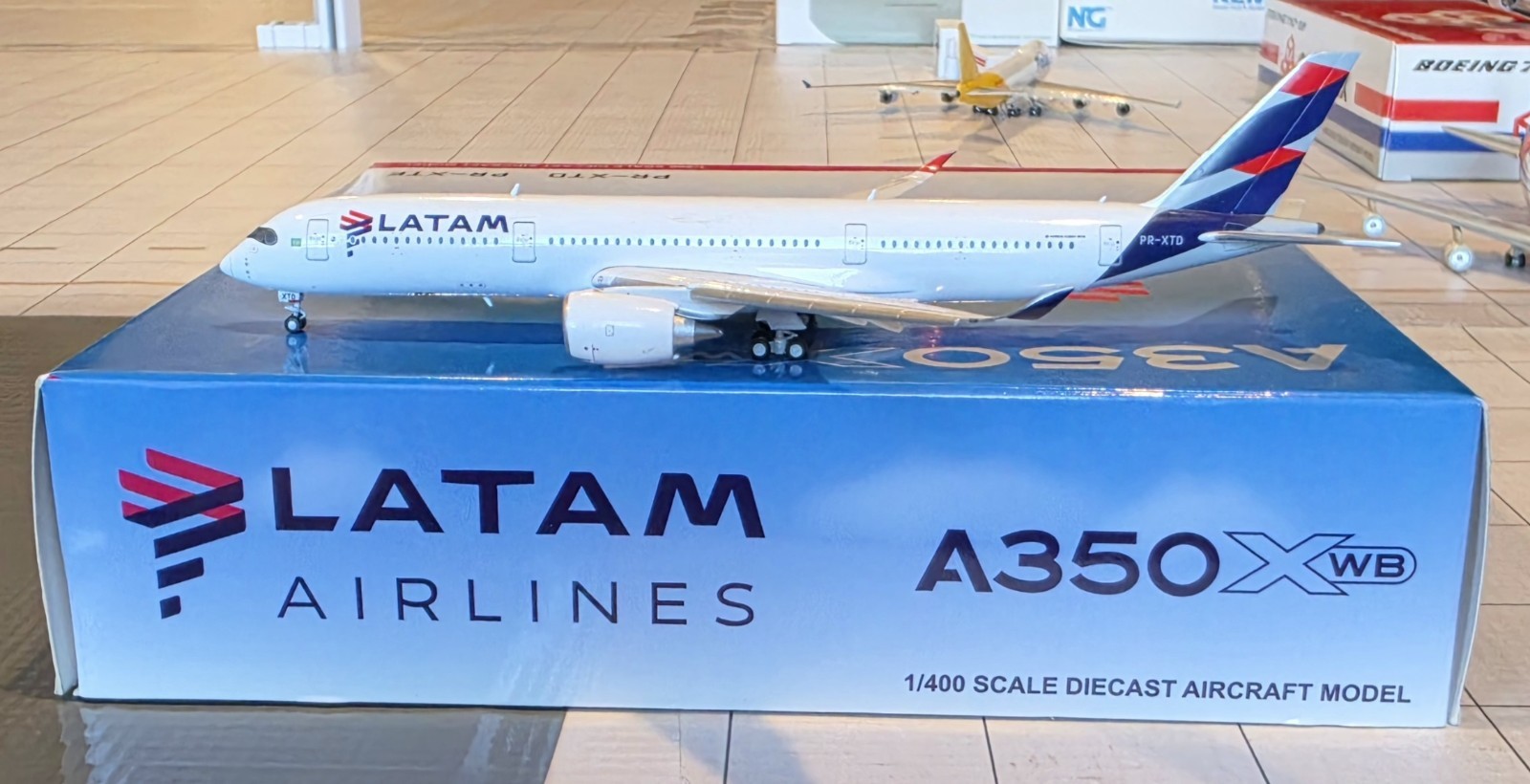 LATAM A350-900 Flaps Down Version 1/400 JC WINGS PR-XTD