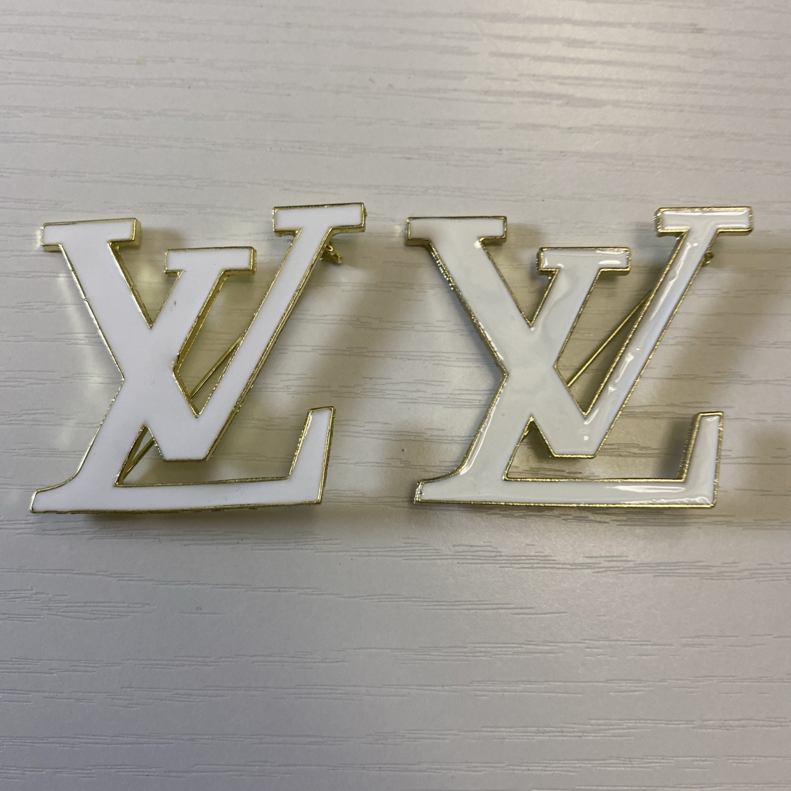 Louis Vuitton Elegant Luxurious Brooch Pins Louis Vuitton Elegant Luxurious Brooch Pins