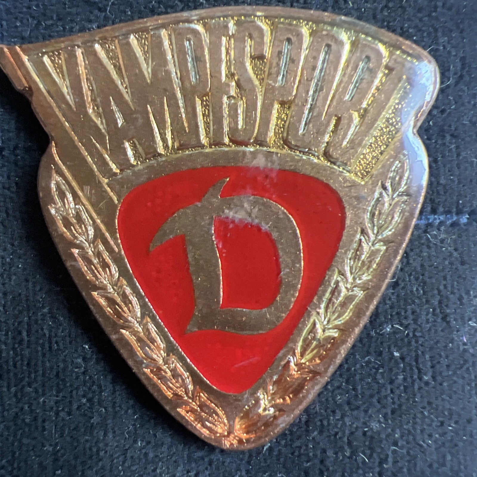 German Democratic Republic Badge - Sports - SV Dynamo - Martial Arts Pin - Bronze Level - (15)