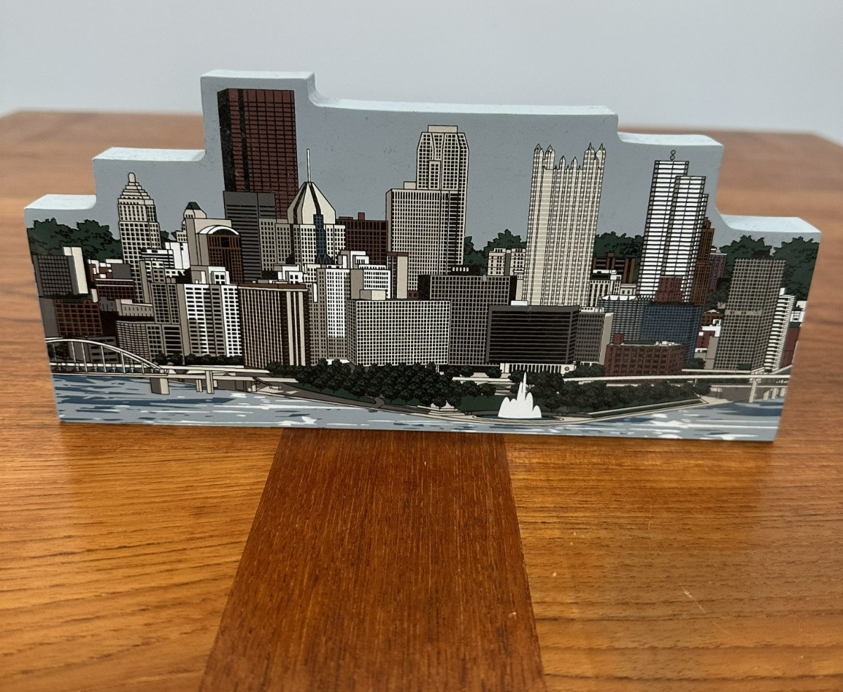 Vintage 1997 Hometowne Collectibles Pittsburgh Skyline Golden Triangle Shelf